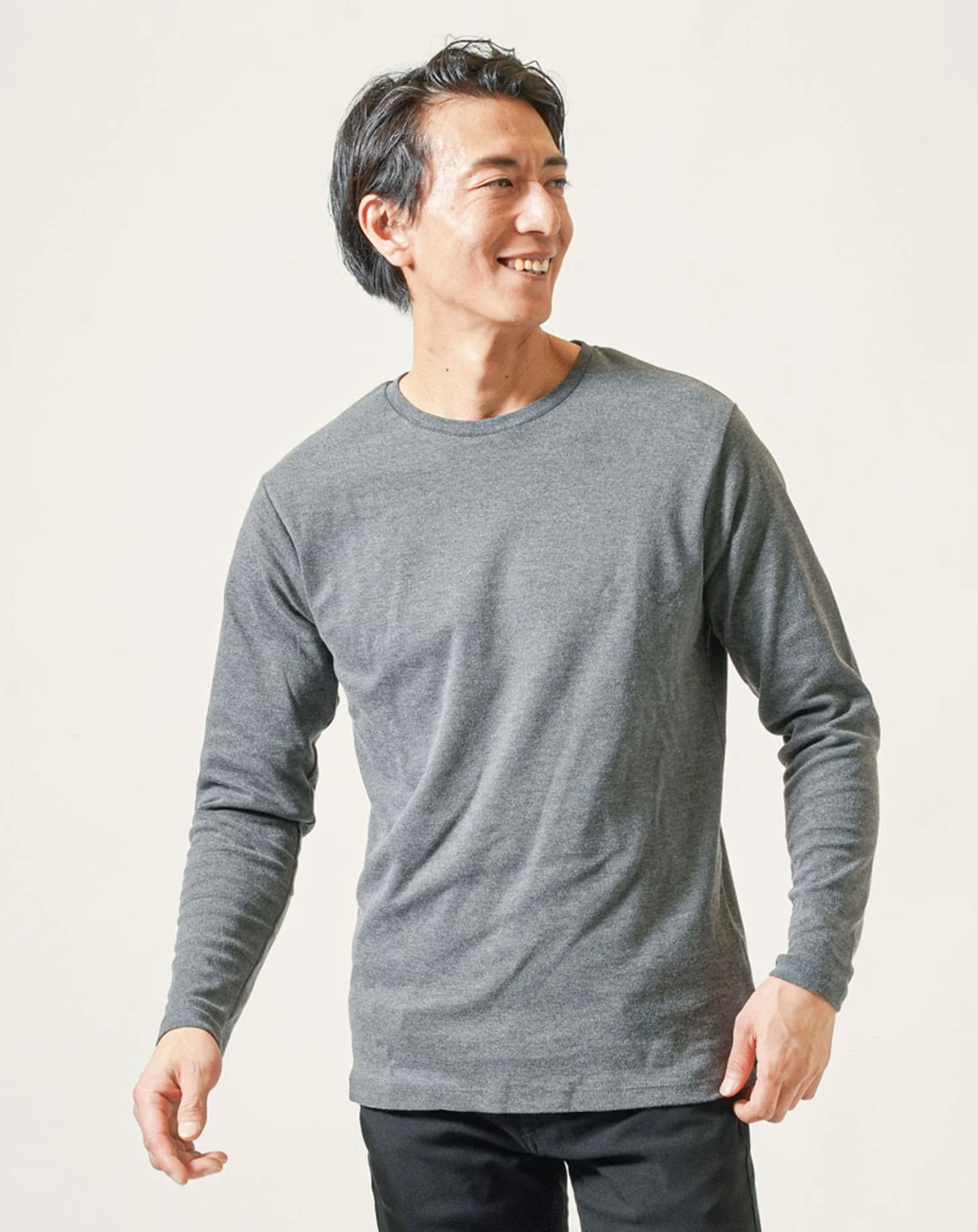 スムース起毛素材クルーネック長袖無地Ｔシャツ　3枚セット - Image 20