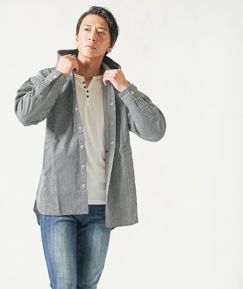 バイカーファッション・夏のちょいワルメンズ3点コーデセット 黒長袖シャツパーカー×白半袖Tシャツ×インディゴストレッチデニムパンツ - Image 4