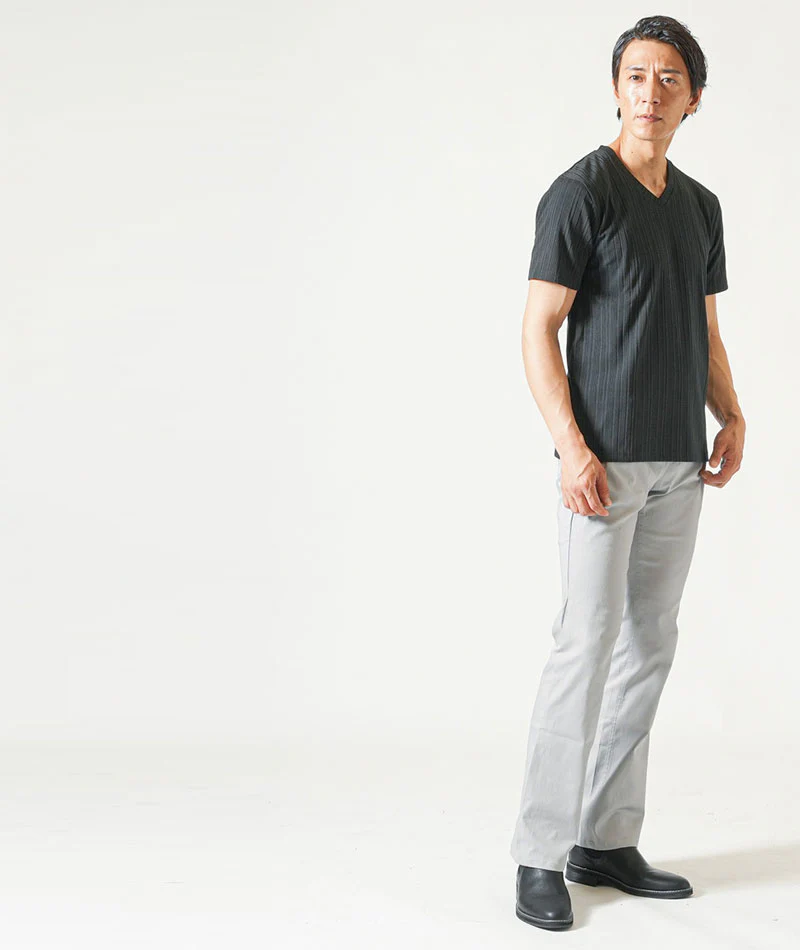 脚長ファッションメンズ3点コーデセット 黒半袖Tシャツ×グレー半袖ポロシャツ×チャコールブーツカットチノパンツ - Image 5