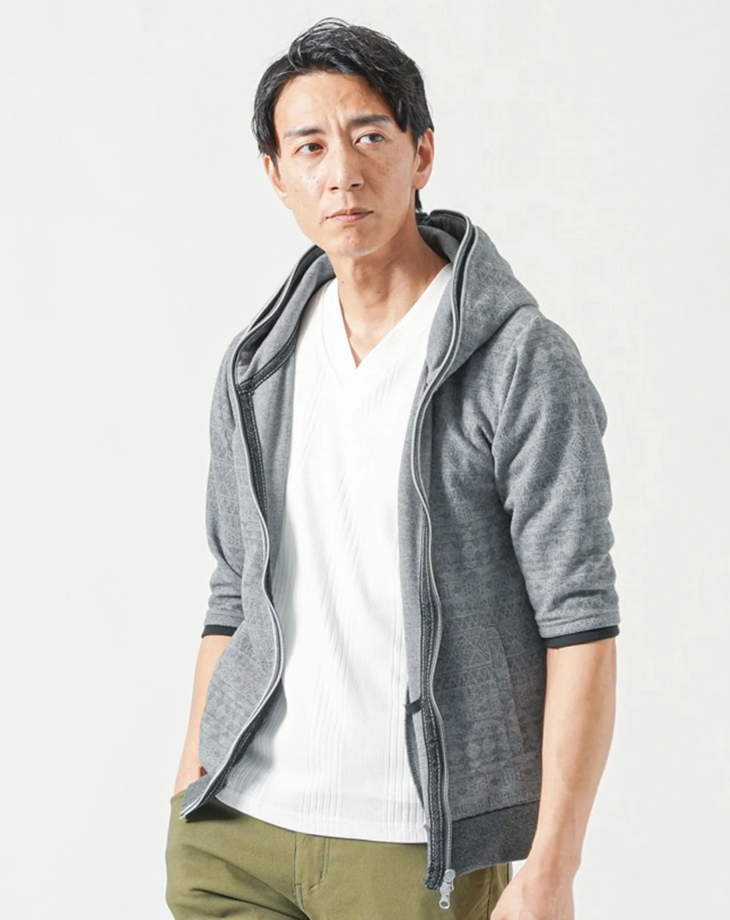 メンズ夏服トップス3点コーデセット グレー5分袖パーカー×白半袖Tシャツ×黒半袖Tシャツ - Image 5