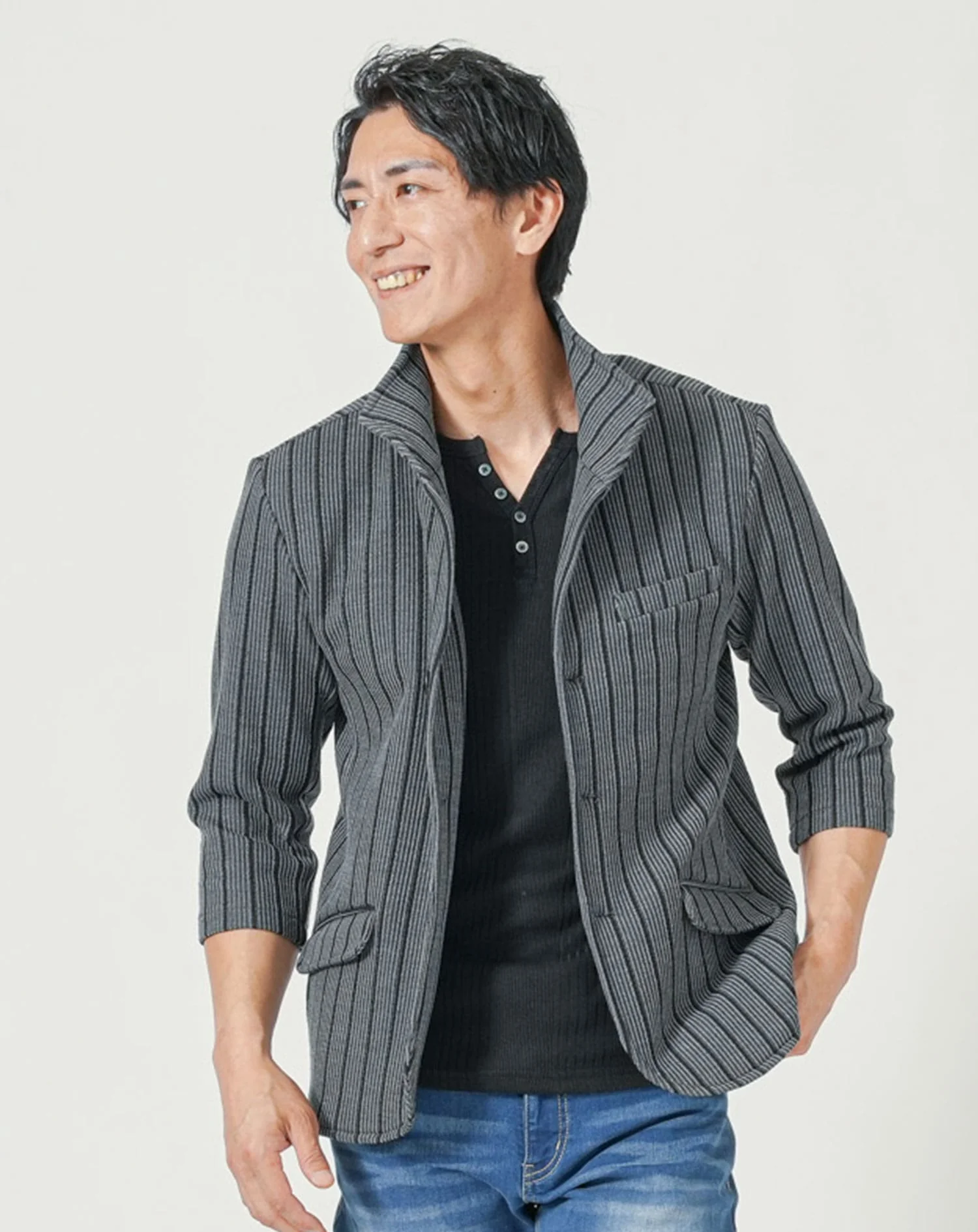 メンズ夏服トップス3点コーデセット　グレー7分袖ジャケット×白7分袖ヘンリーネックTシャツ×黒7分袖ヘンリーネックTシャツ - Image 5