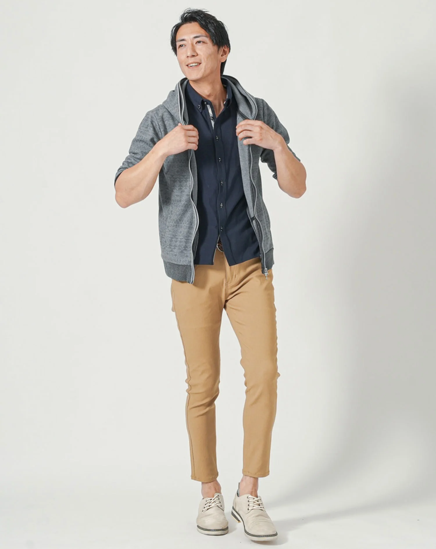 メンズ夏服トップス3点コーデセット　グレー5分袖パーカー×ネイビー半袖Tシャツ×黒半袖シャツ - Image 4