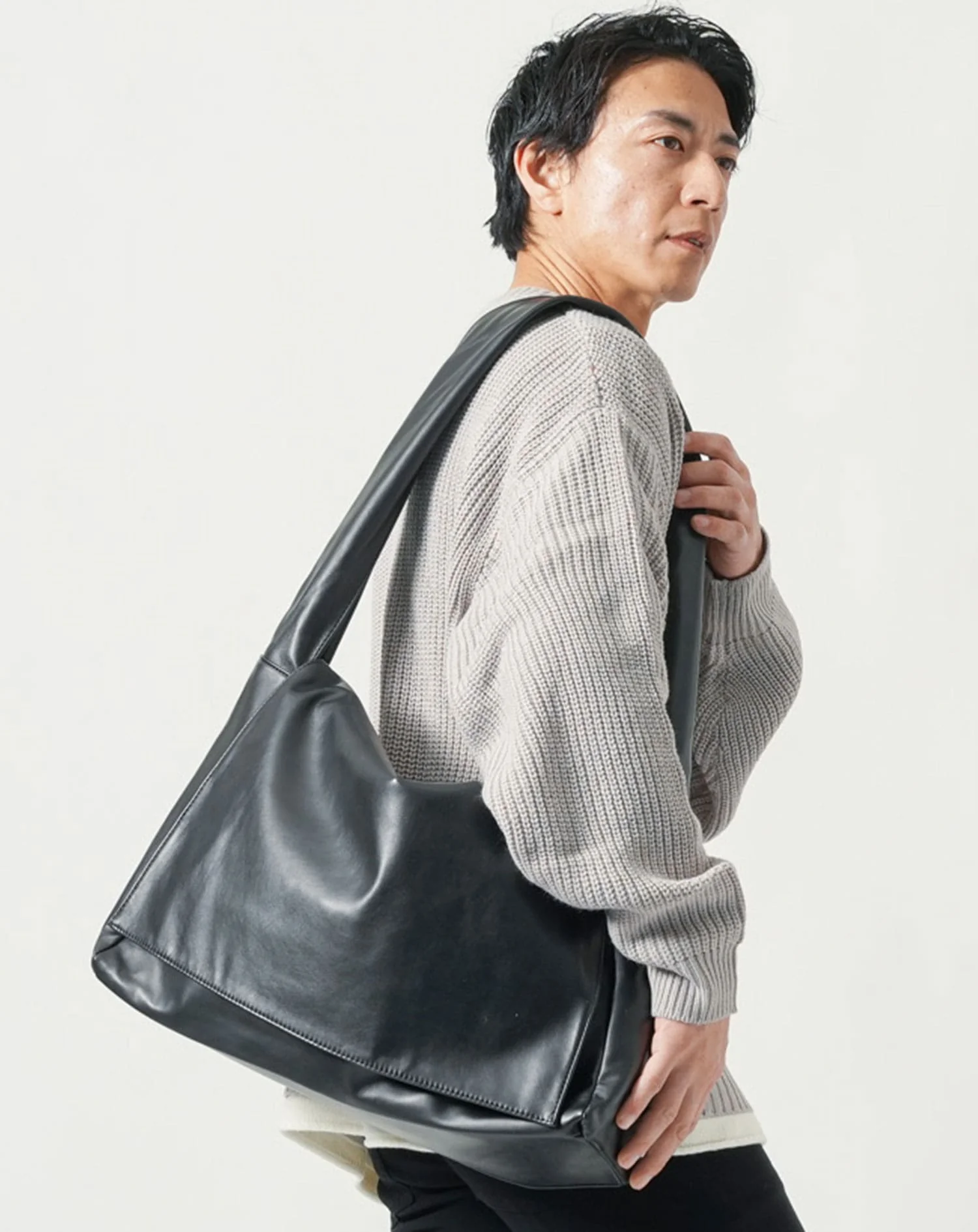 PUレザービッグショルダーバッグ - Image 10