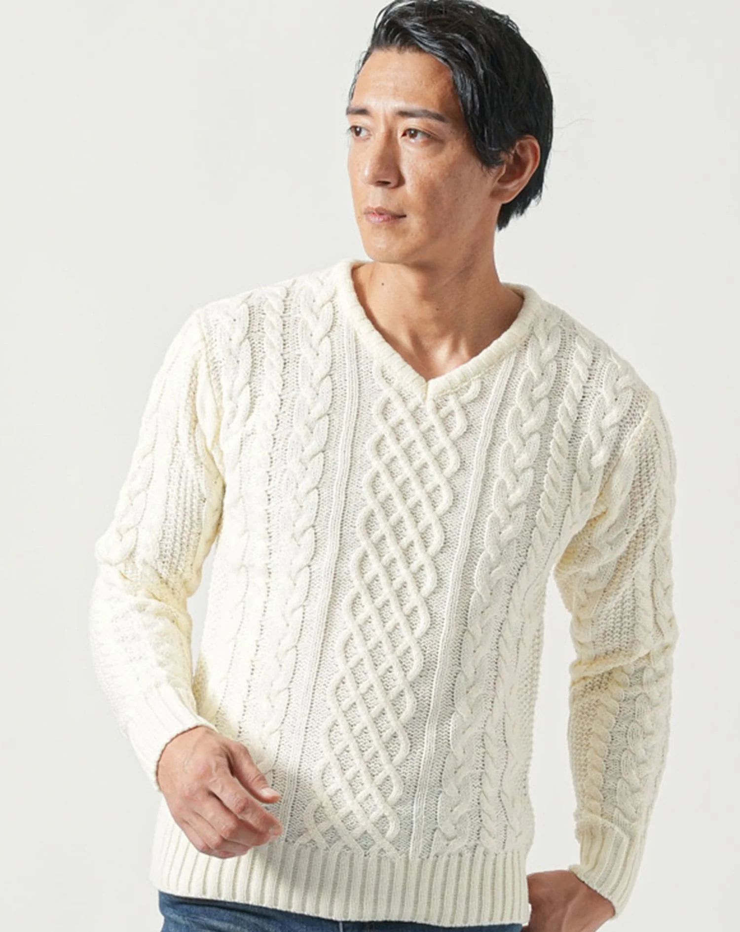 ケーブル編みアクリルVネック・クルーネック長袖ニットTシャツ - Image 2