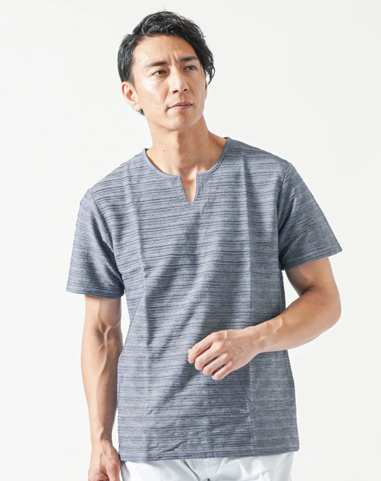 接触冷感タックジャガード半袖キーネックTシャツ - Image 34