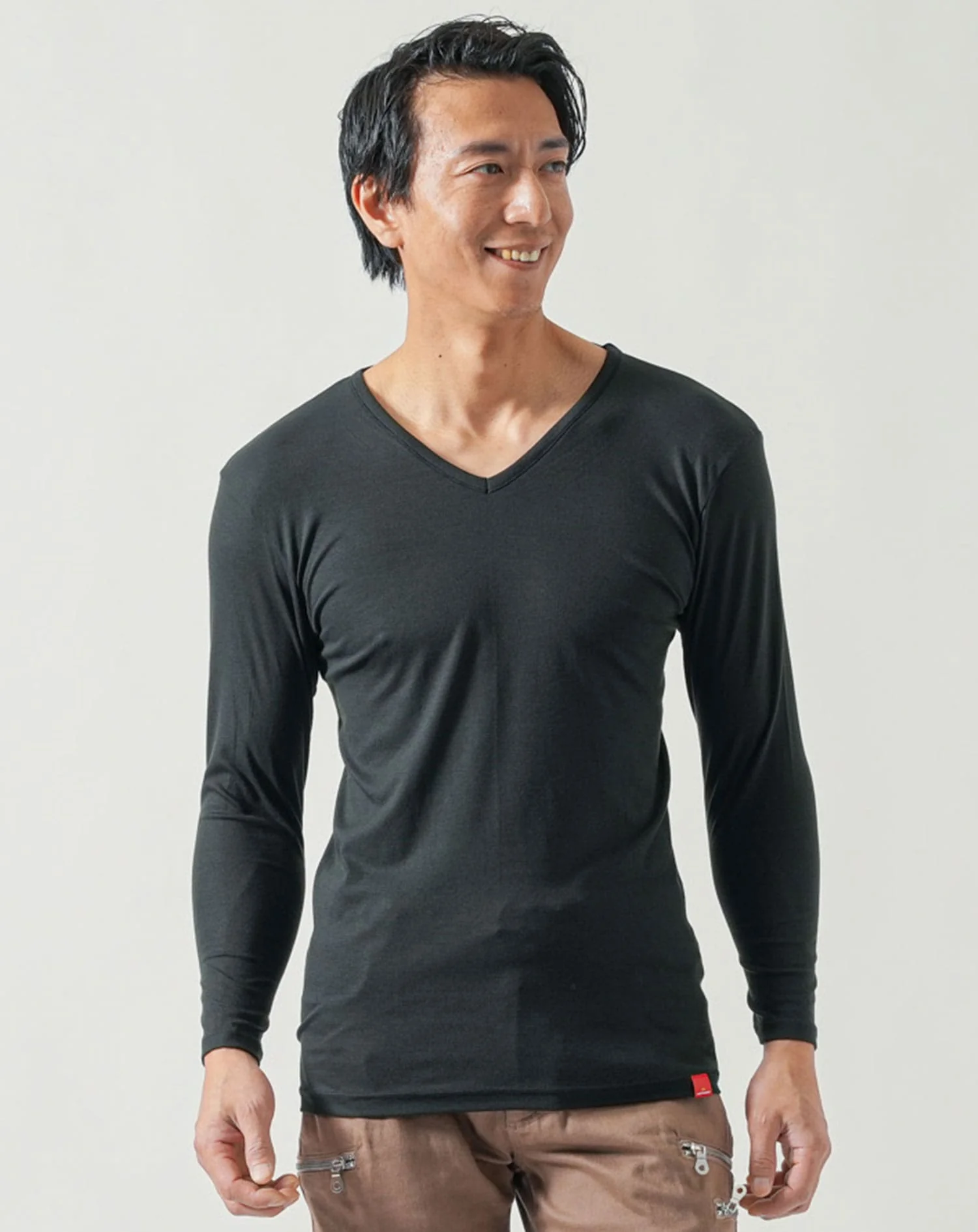日本製Vネック9分袖ヒートインナーTシャツ - Image 10