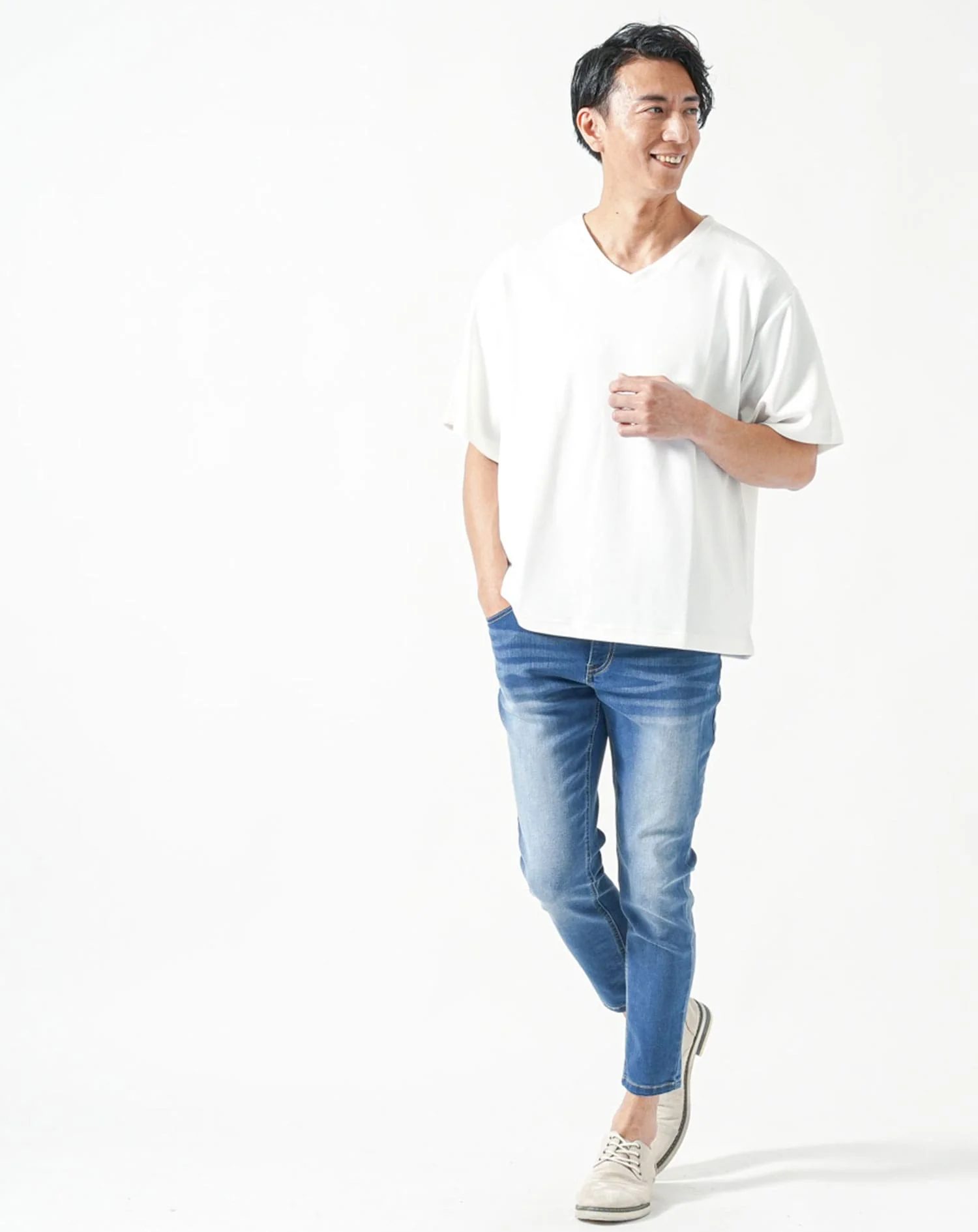 接触冷感オーバーサイズ半袖VネックTシャツ - Image 11