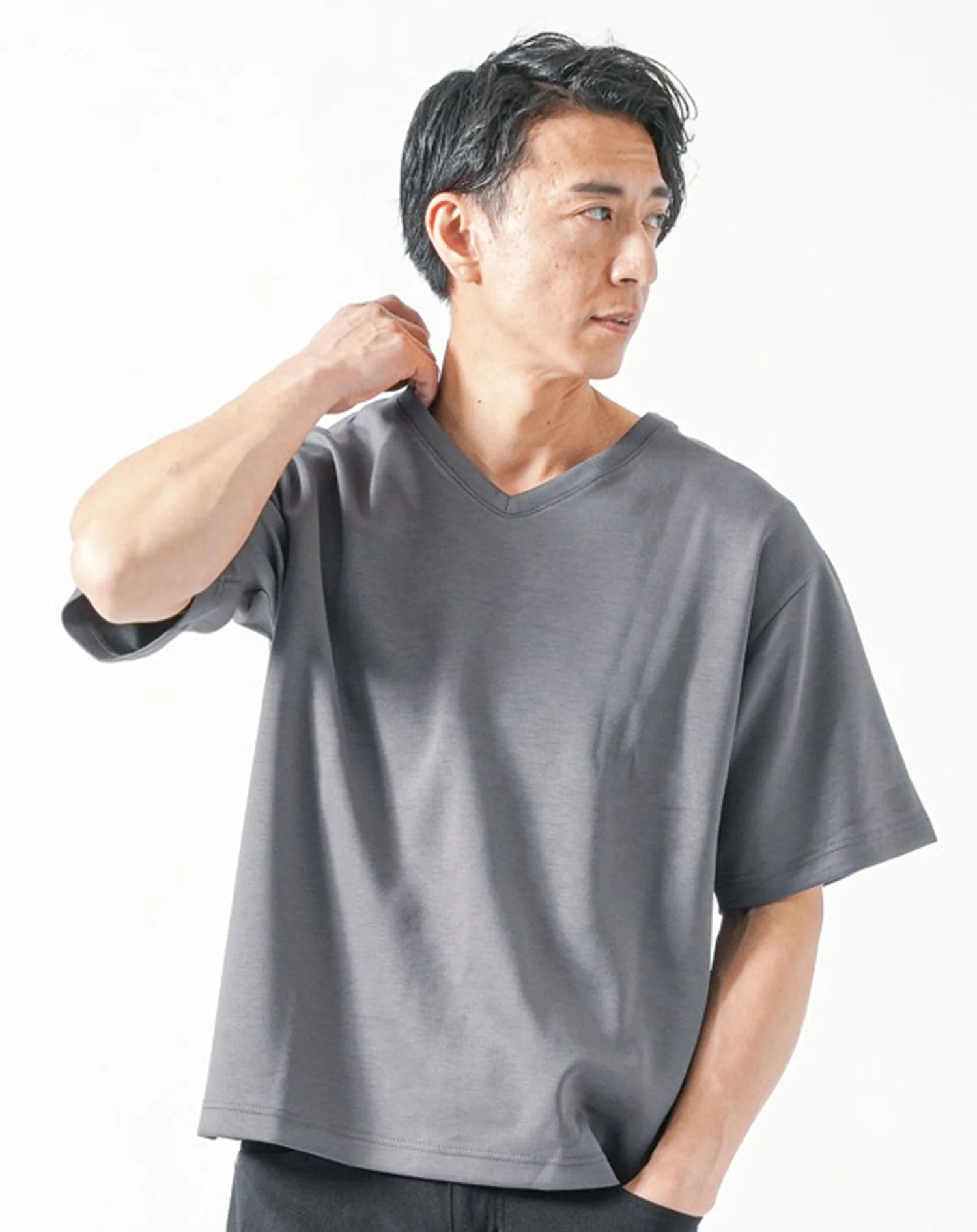 接触冷感オーバーサイズ半袖VネックTシャツ - Image 22