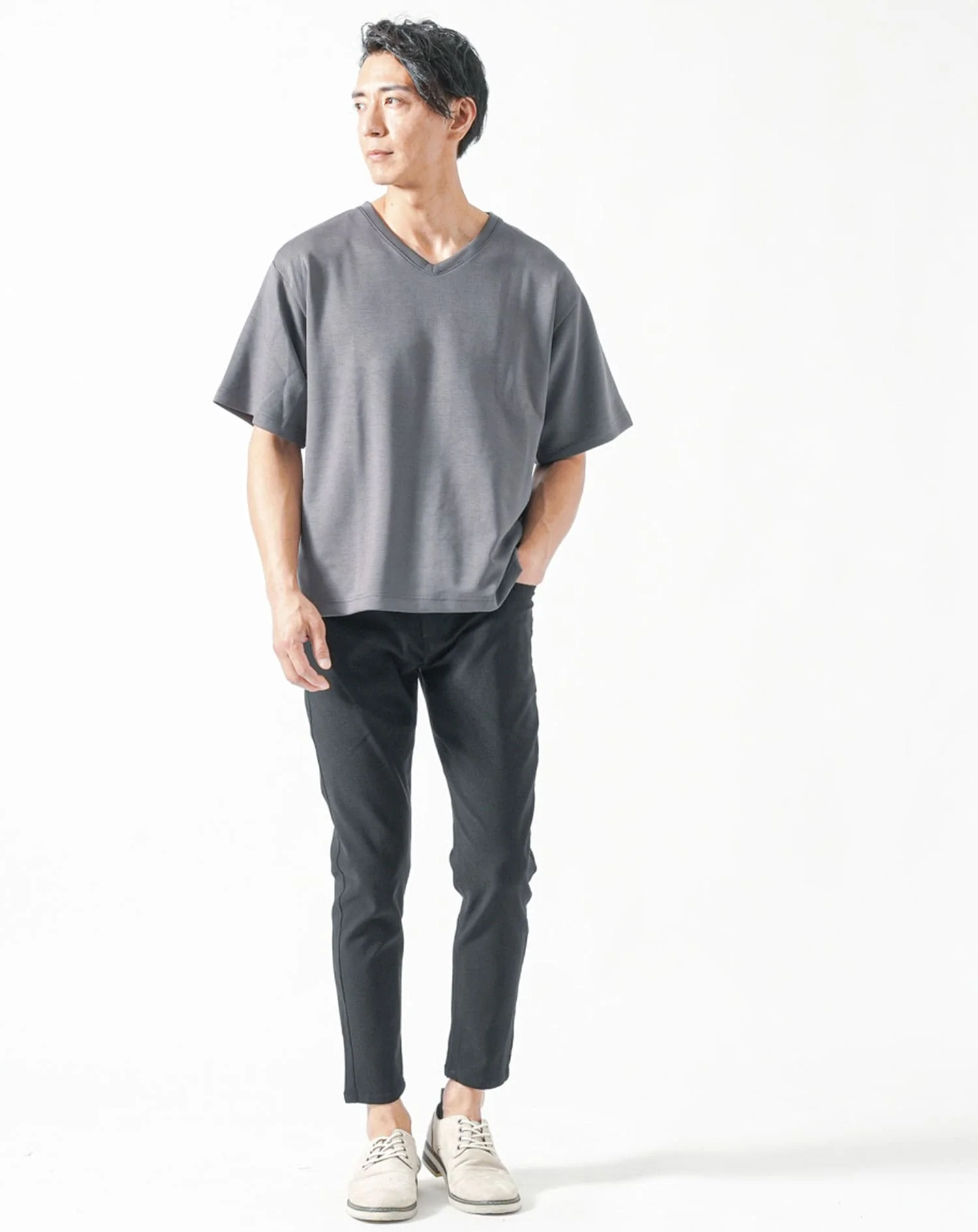 接触冷感オーバーサイズ半袖VネックTシャツ - Image 25