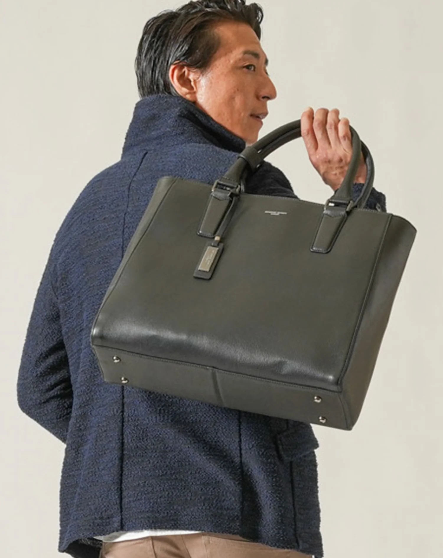 キャサリン ハムネット ロンドン(KATHARINE HAMNETT LONDON)シュリンクタイプレザーファスナー付きトートバッグ - Image 27