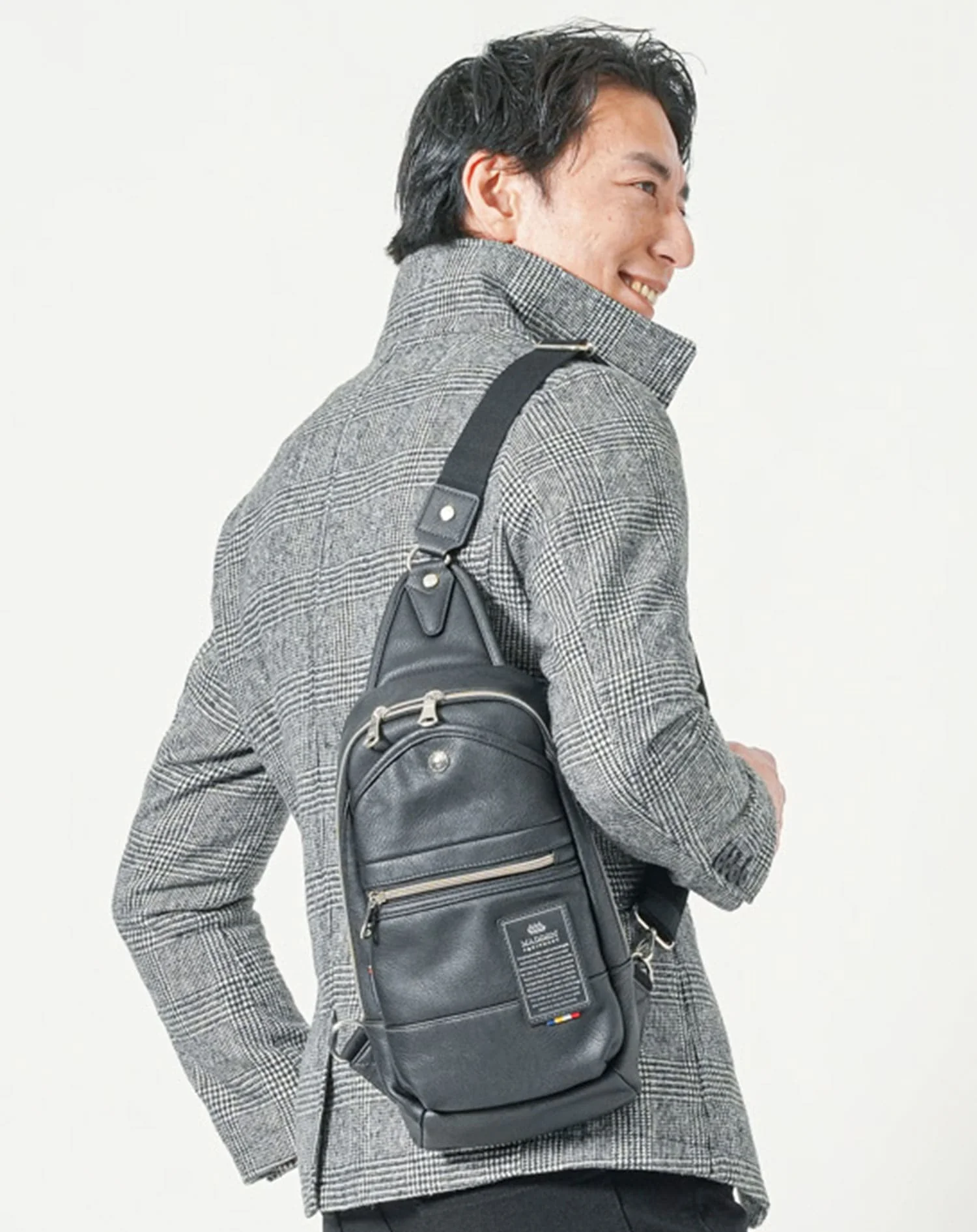 PUレザー縦型ボディバッグ - Image 12
