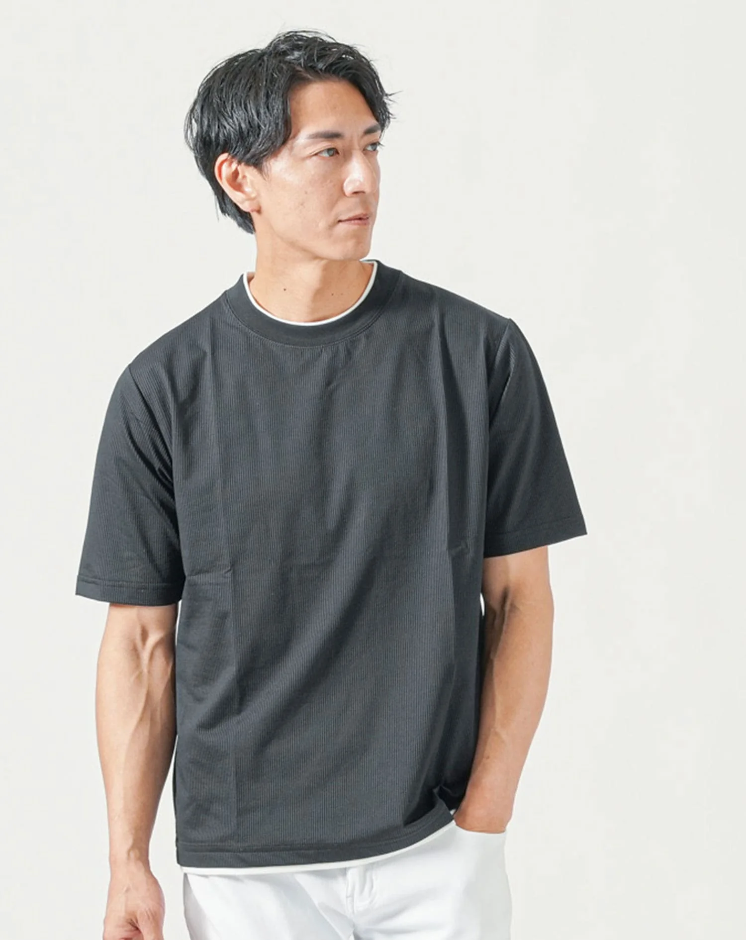 接触冷感シアサッカー素材フェイクレイヤード半袖クルーネックTシャツ - Image 18