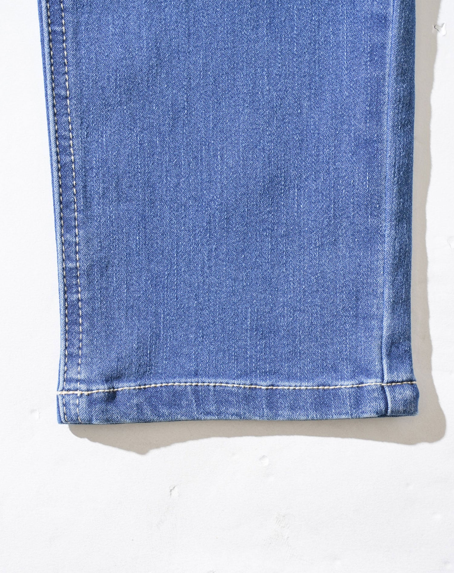 接触冷感スーパーストレッチテーパードデニムパンツ - Image 36
