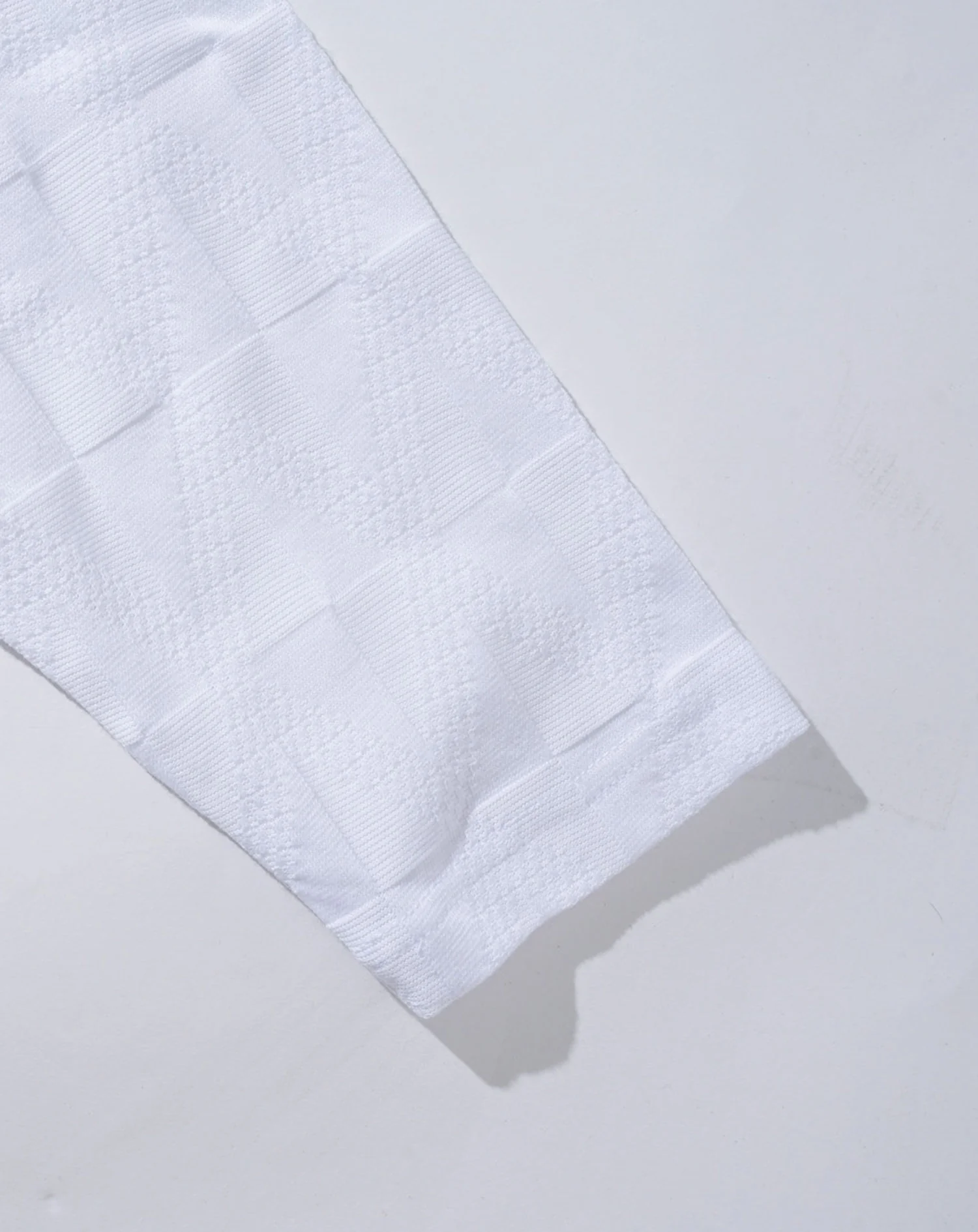 ダイヤジャガード長袖クルーネックTシャツ - Image 24