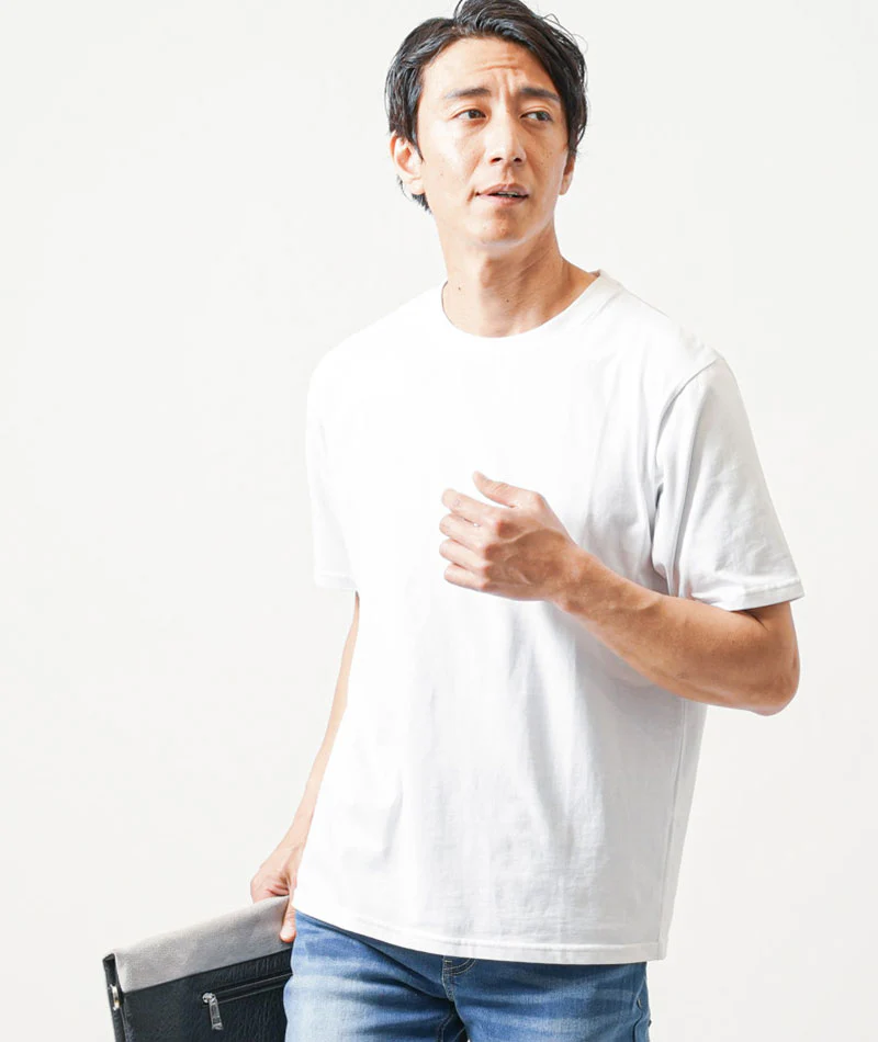 30代メンズ涼しい夏服コーデセット　白半袖Tシャツ×黒半袖Tシャツ×ブルーアンクルデニムパンツ - Image 6