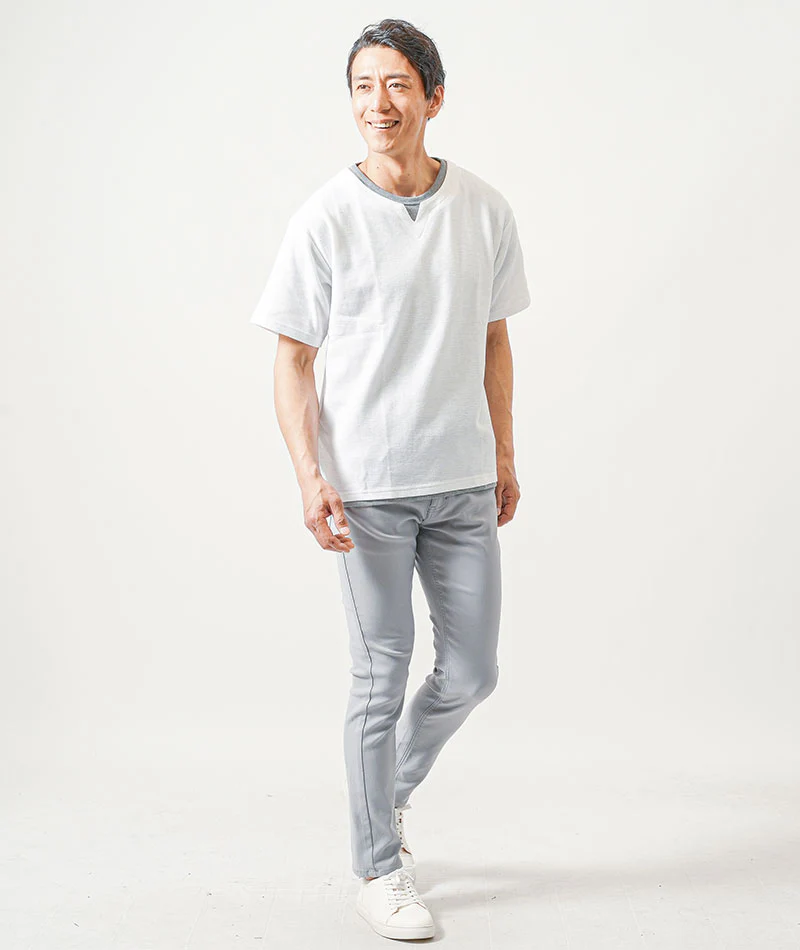 30代メンズ夏の3点コーデセット　黒7分袖パーカー×白半袖Tシャツ×グレーストレッチチノパンツ - Image 5