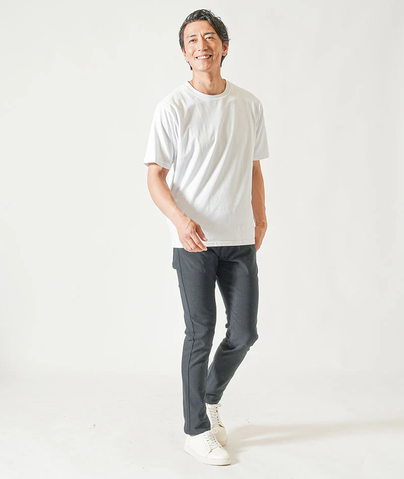 30代メンズ夏の3点コーデセット　グレー5分袖サマーカーディガン×白半袖Tシャツ×黒ストレッチチノパンツ - Image 5