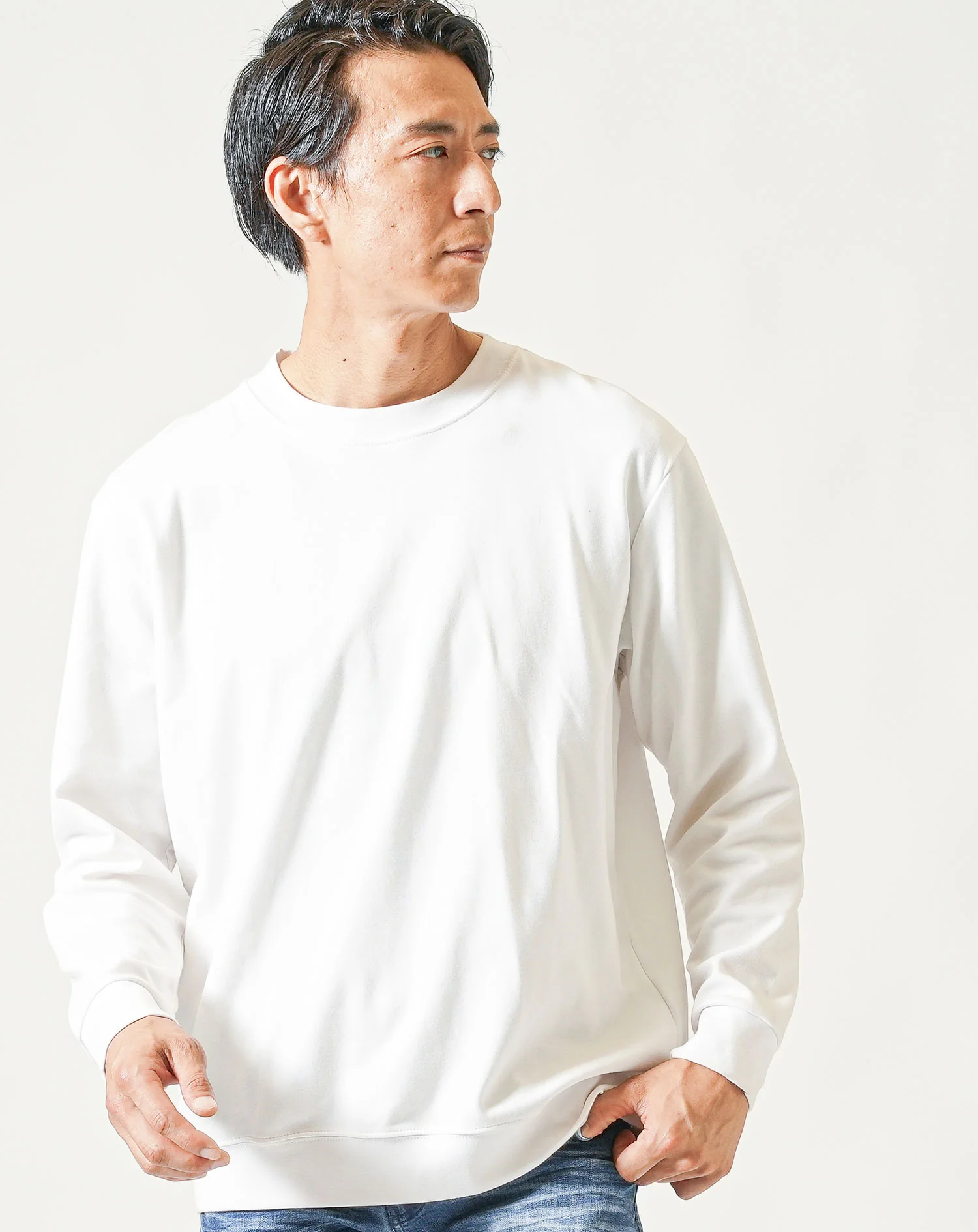 30代メンズ3点コーデセット　黒長袖パーカー×白長袖Tシャツ×ブルーデニムジョガーパンツ - Image 7