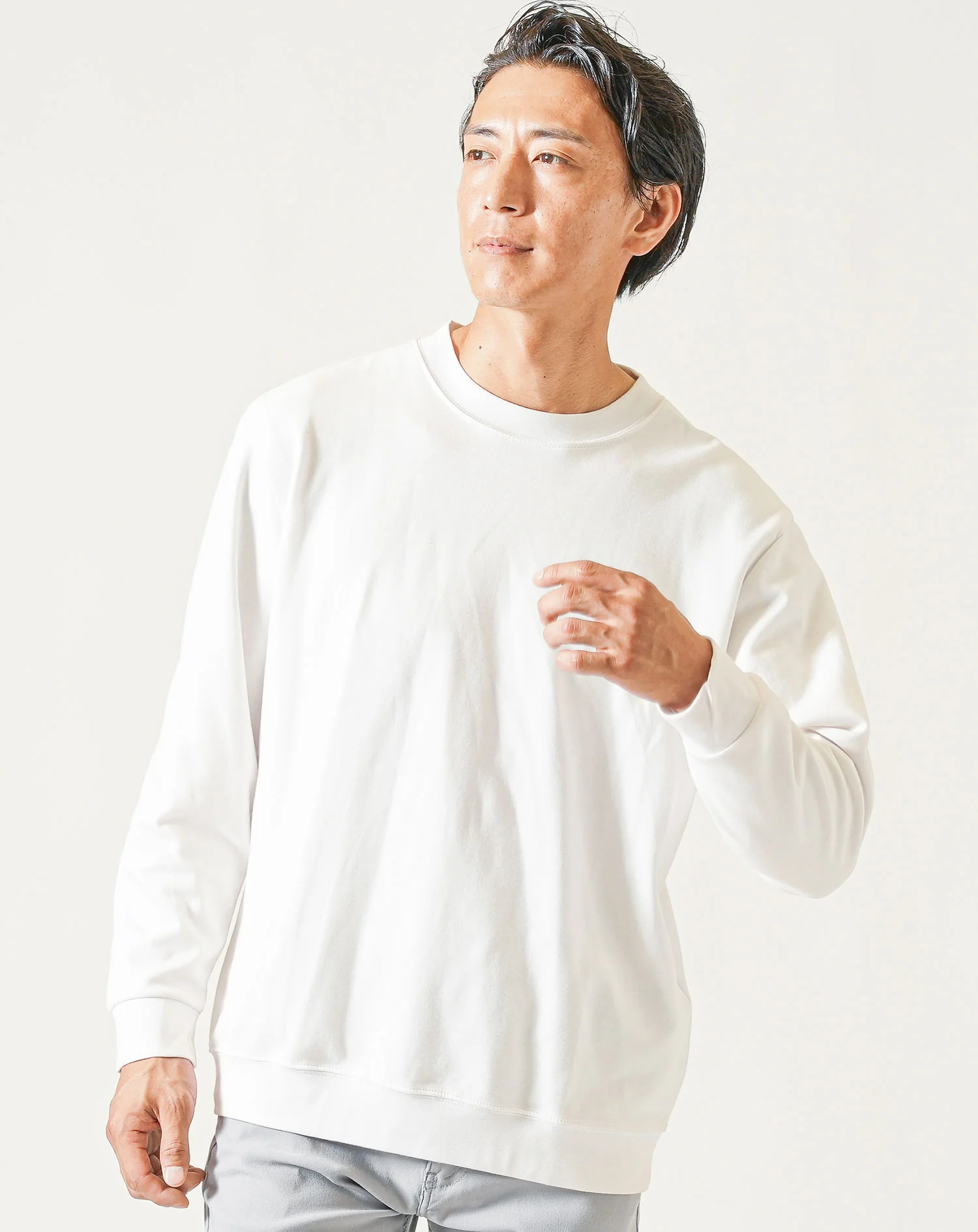 30代メンズ3点コーデセット　黒長袖ロングパーカー×白長袖Tシャツ×グレーストレッチチノパンツ - Image 7