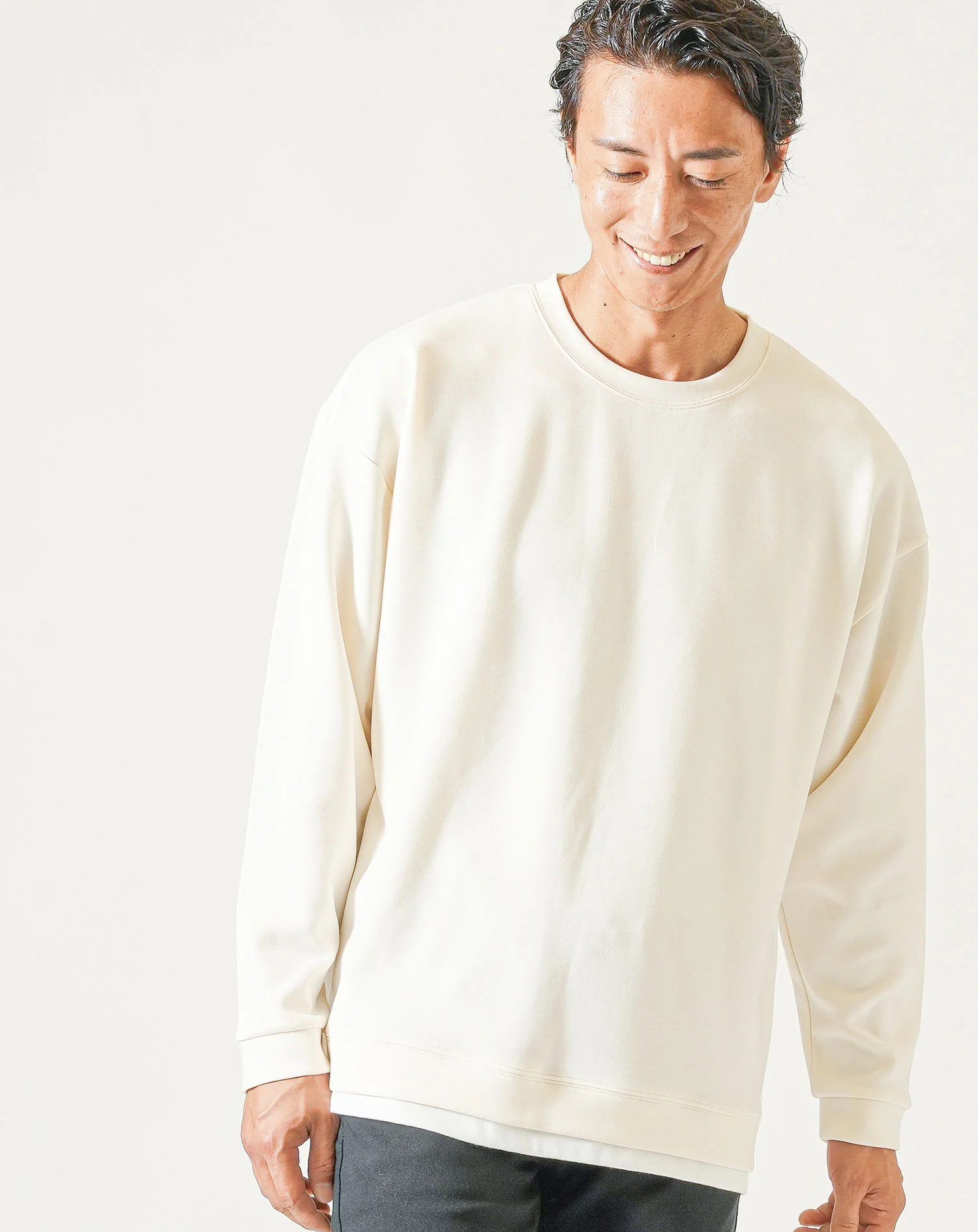 30代メンズ3点コーデセット　インディゴ長袖デニムジャケット×白長袖Tシャツ×黒ストレッチテーパードチノパンツ - Image 7