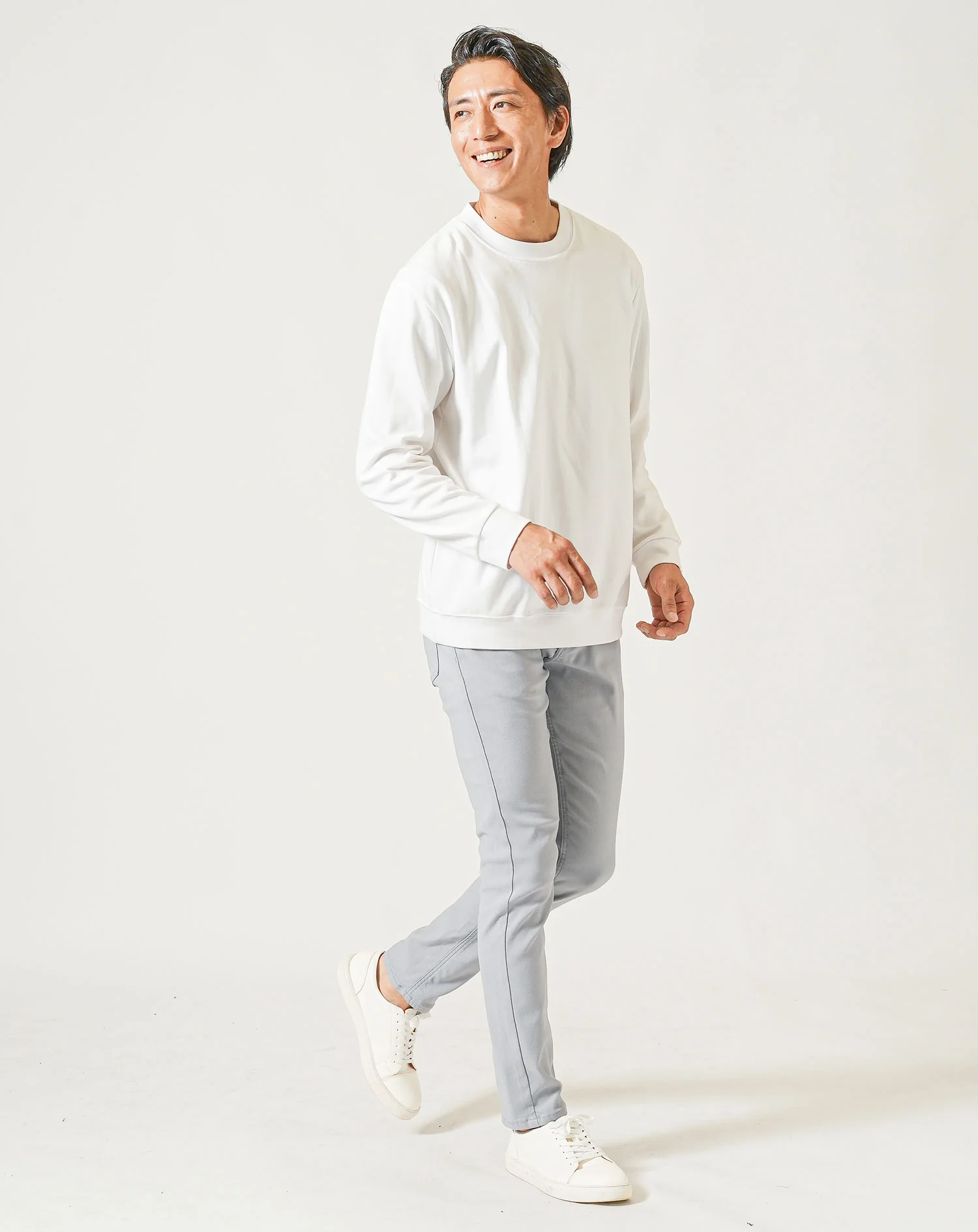 30代メンズ秋服3点コーデセット　黒長袖ノーカラージャケット×白長袖Tシャツ×グレーテーパードチノパンツ - Image 5