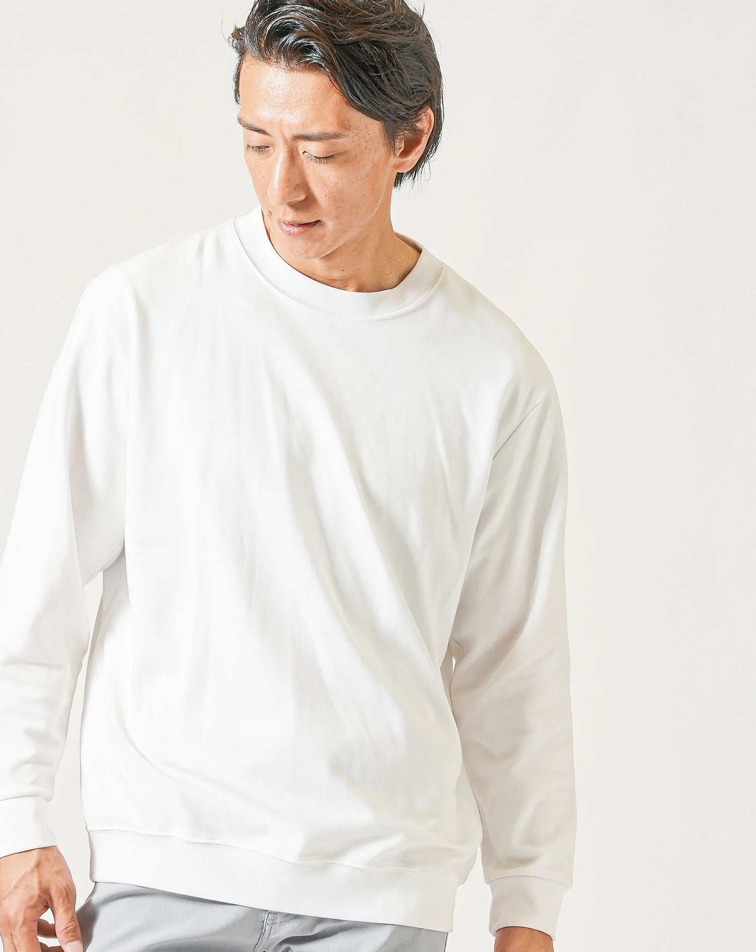 30代メンズ秋服3点コーデセット　黒長袖ノーカラージャケット×白長袖Tシャツ×グレーテーパードチノパンツ - Image 7