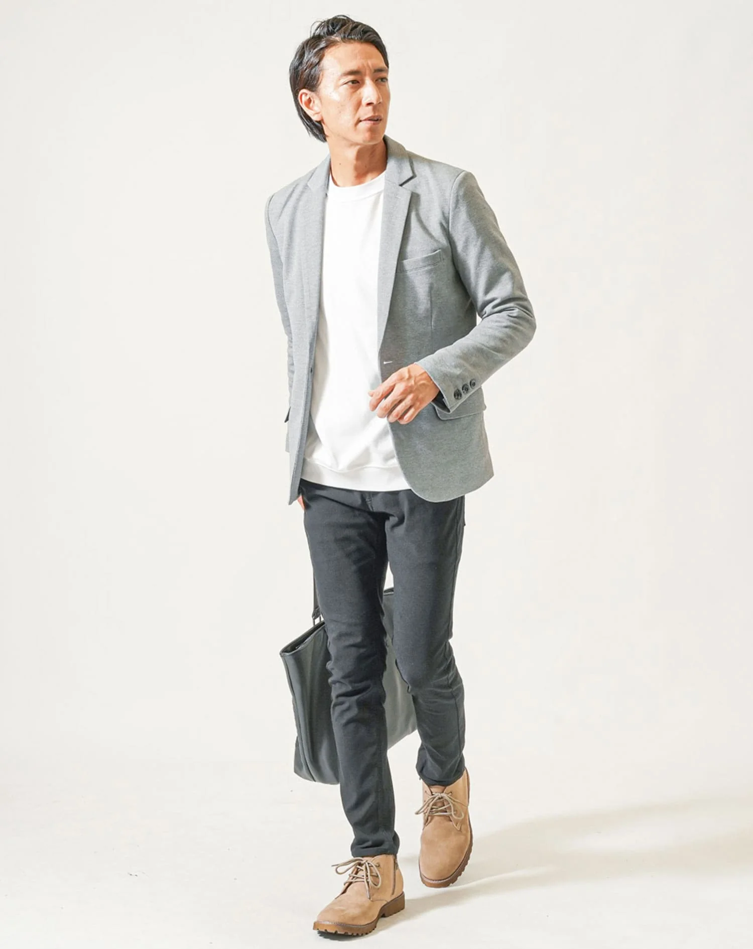 30代メンズ秋服3点コーデセット　グレー長袖テーラードジャケット×白長袖Tシャツ×黒ストレッチテーパードチノパンツ - Image 4