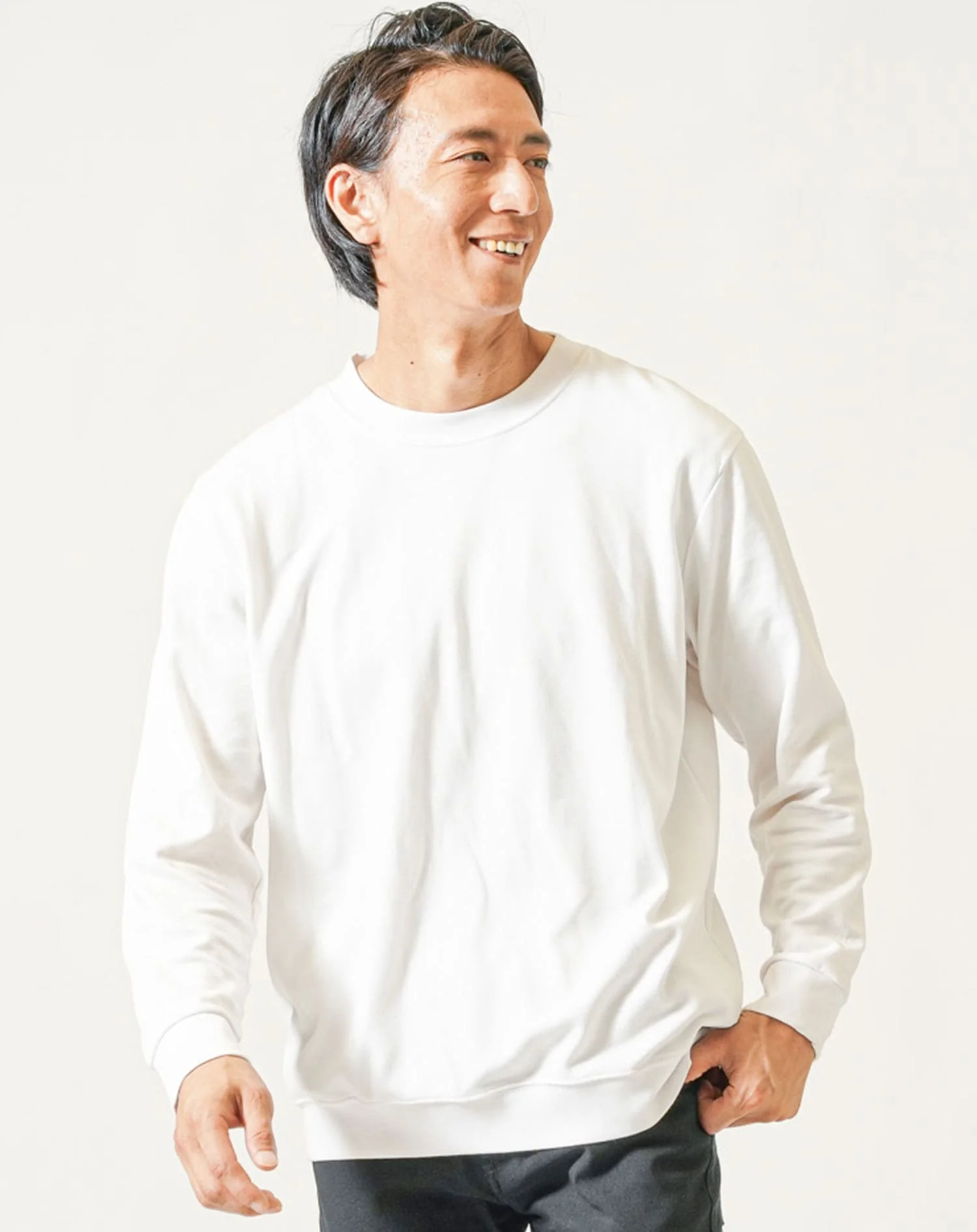 30代メンズ秋服3点コーデセット　グレー長袖テーラードジャケット×白長袖Tシャツ×黒ストレッチテーパードチノパンツ - Image 7