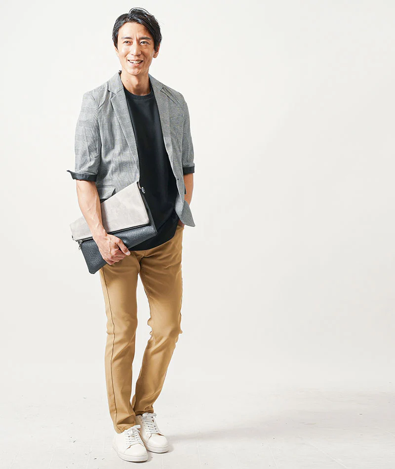 40代メンズ3点コーデセット　グレンチェック5分袖テーラードジャケット×黒半袖Tシャツ×ベージュスリムテーパードチノパンツ - Image 3