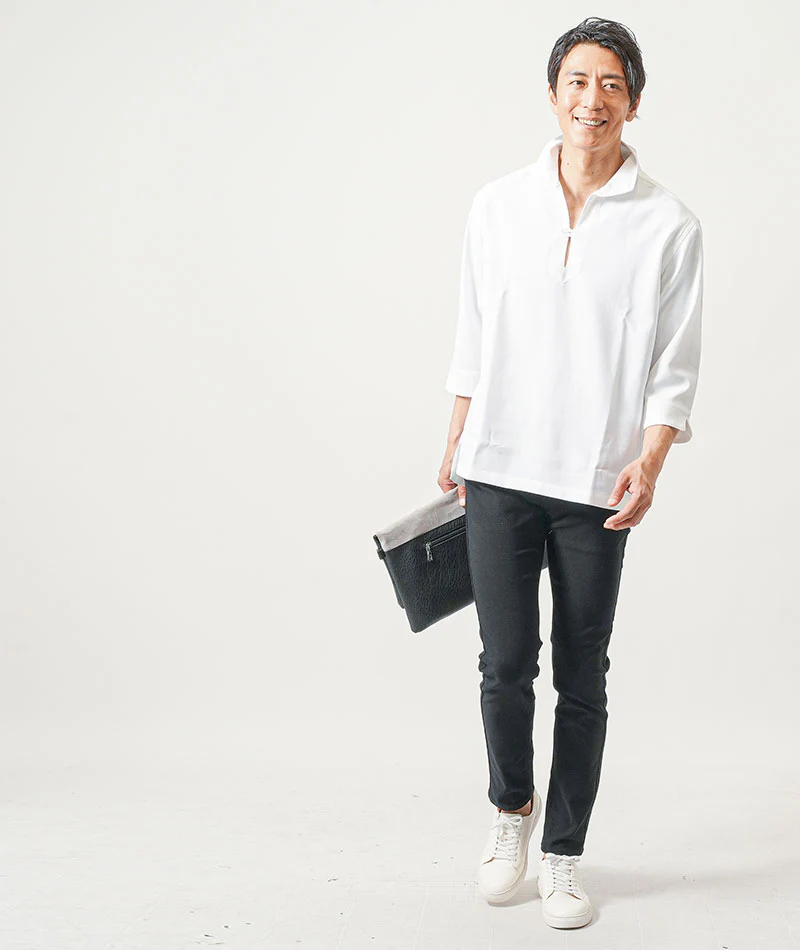 40代メンズ2点コーデセット　白7分袖カプリシャツ×黒スリムストレッチチノパンツ - Image 4