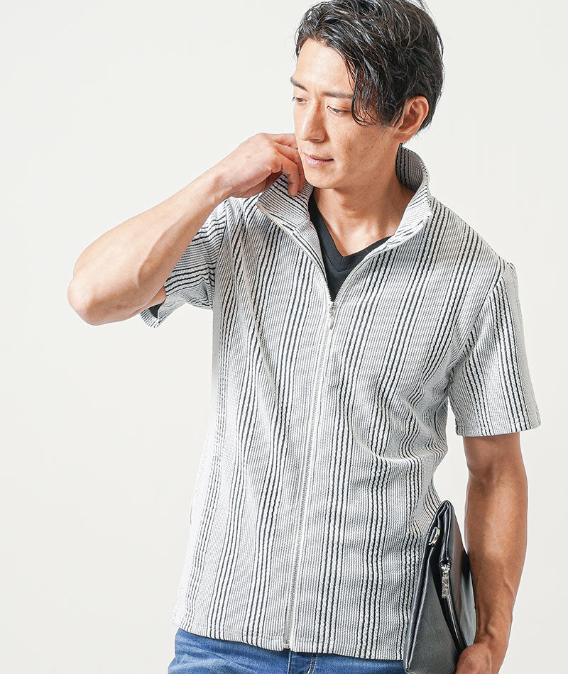 40代メンズ夏の3点コーデセット　白半袖ブルゾンジャケット×黒半袖Tシャツ×ブルーアンクルデニムパンツ - Image 12