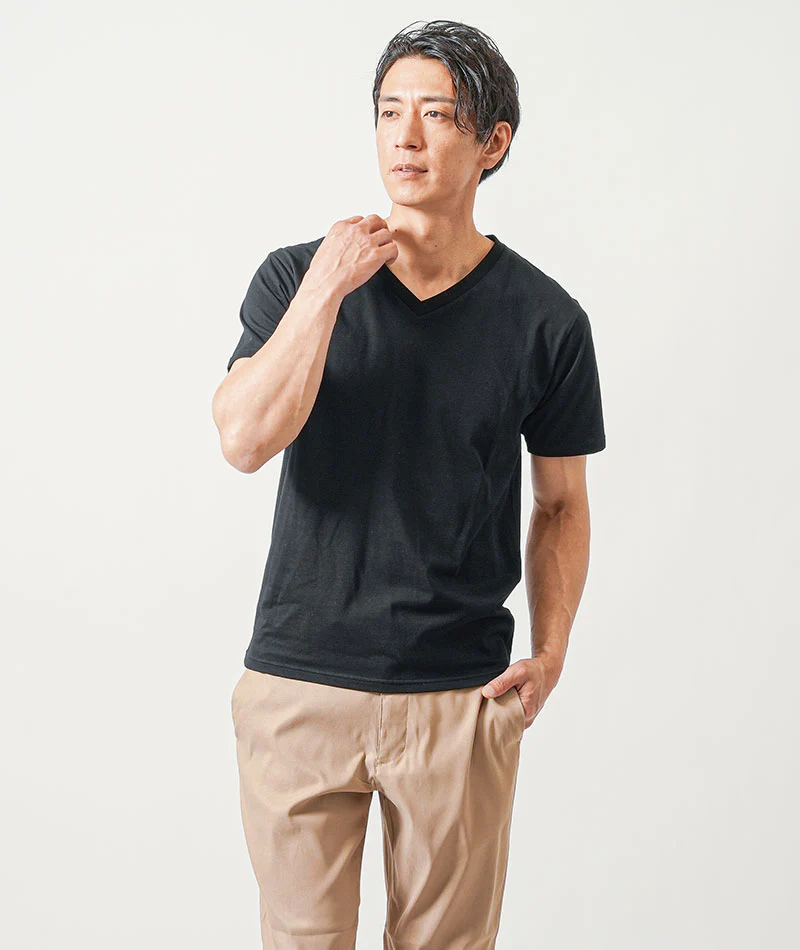 40代メンズ夏の3点コーデセット　白半袖ブルゾンジャケット×黒半袖Tシャツ×ブルーアンクルデニムパンツ - Image 5