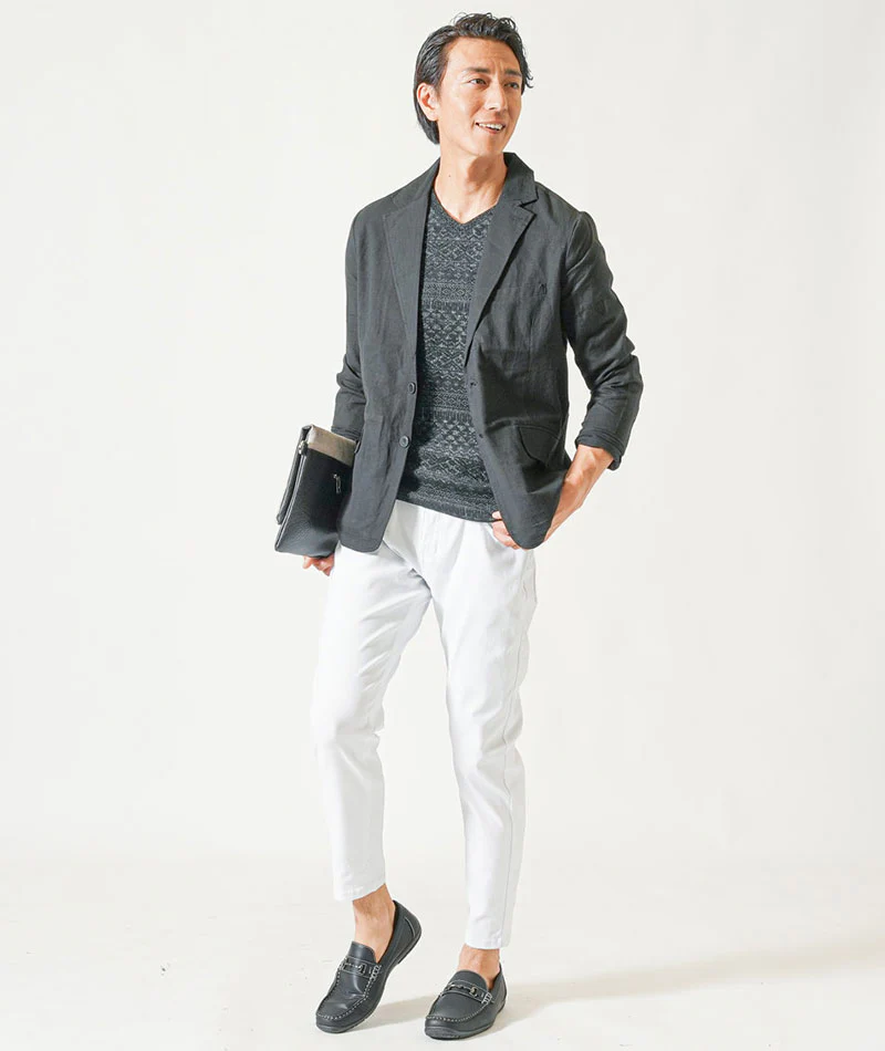 40代メンズ3点コーデセット　黒長袖テーラードジャケット×黒半袖Tシャツ×白ストレッチアンクルチノパンツ - Image 4