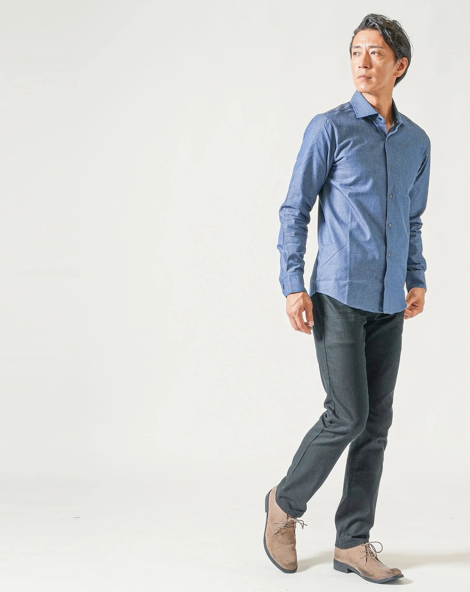 40代メンズ2点コーデセット　ブルー長袖デニムシャツ×黒ストレッチテーパードパンツ - Image 6