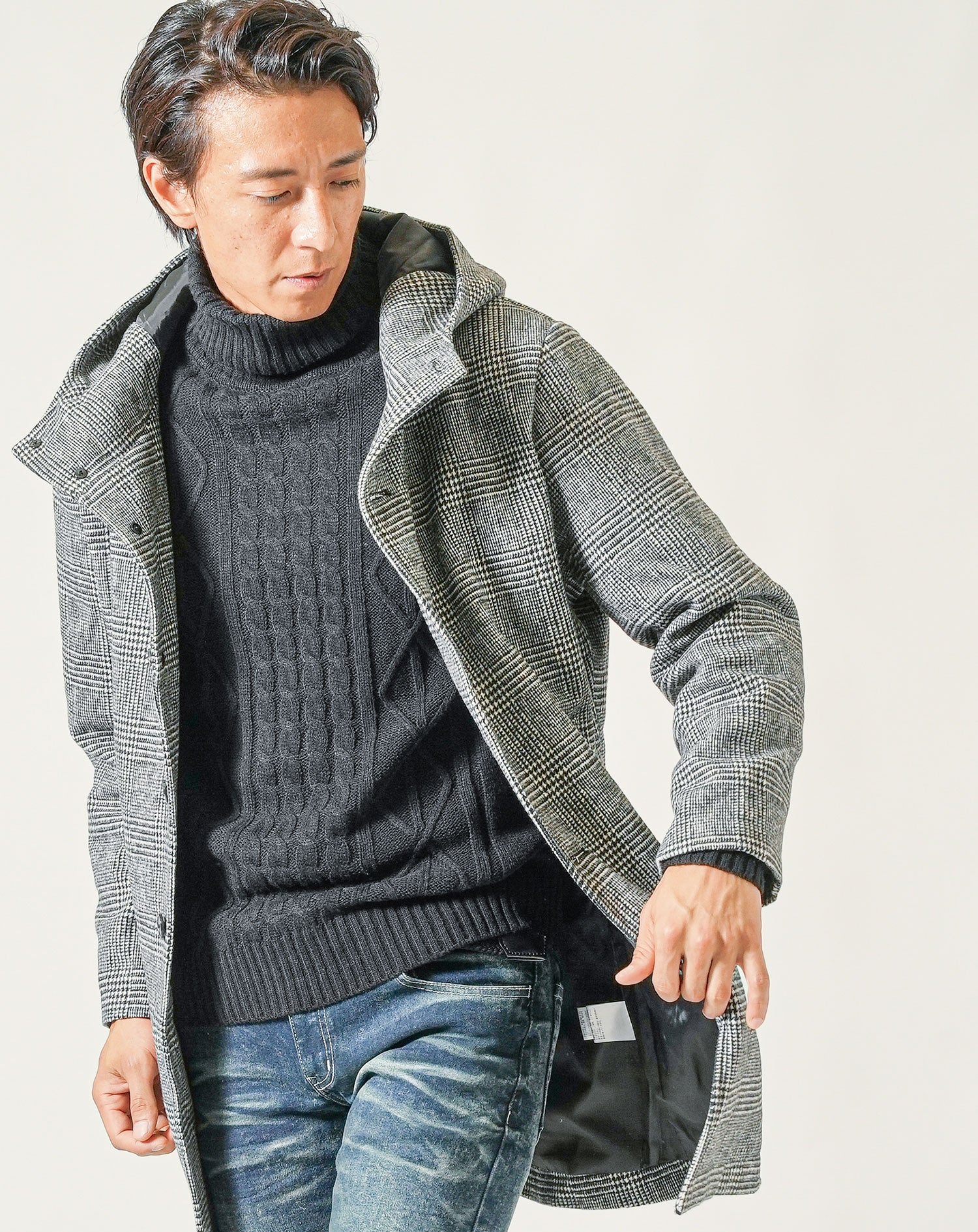 40代メンズ冬服3点コーデセット　グレンチェックフード付きロングコート×黒タートルネックニット×ダークブルーストレッチデニムパンツ - Image 6
