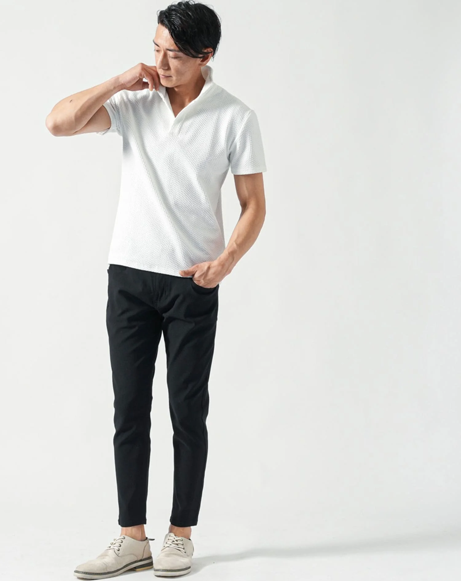 40代メンズ夏服全身3点コーデセット　グレー7分袖ジャケット×白半袖ポロシャツ×黒ストレッチチノパンツ - Image 5