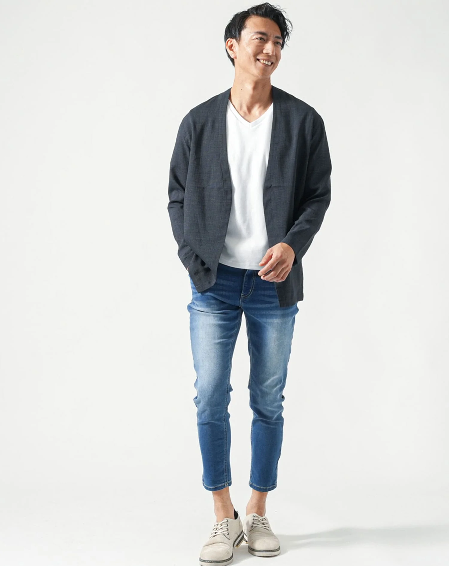 40代メンズ夏服全身3点コーデセット　黒長袖ノーカラージャケット×白半袖Tシャツ×ブルーアンクルデニムパンツ - Image 3