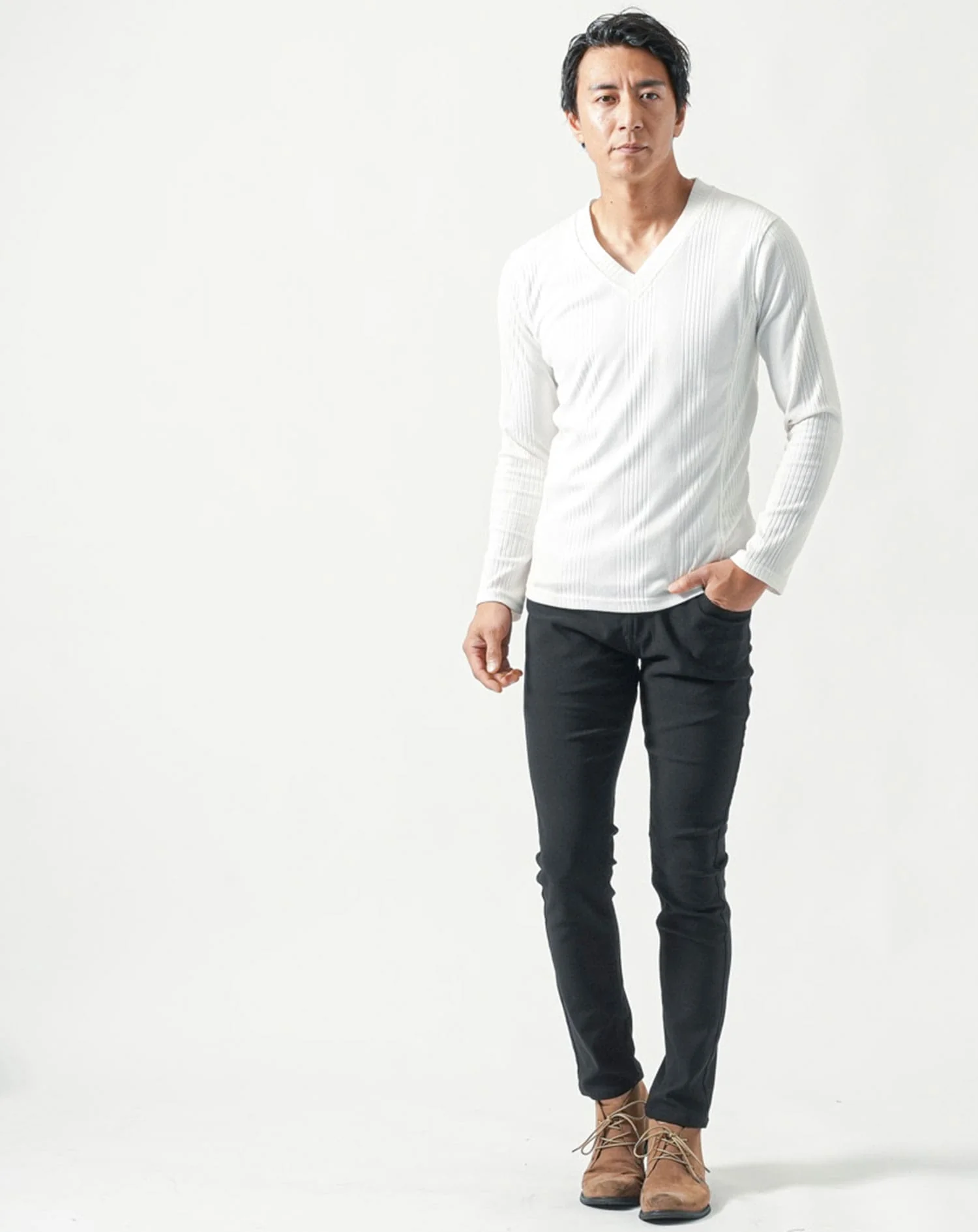 40代メンズ全身3点コーデセット　ベージュ長袖ノーカラージャケット×白長袖Tシャツ×黒ストレッチチノパンツ - Image 5