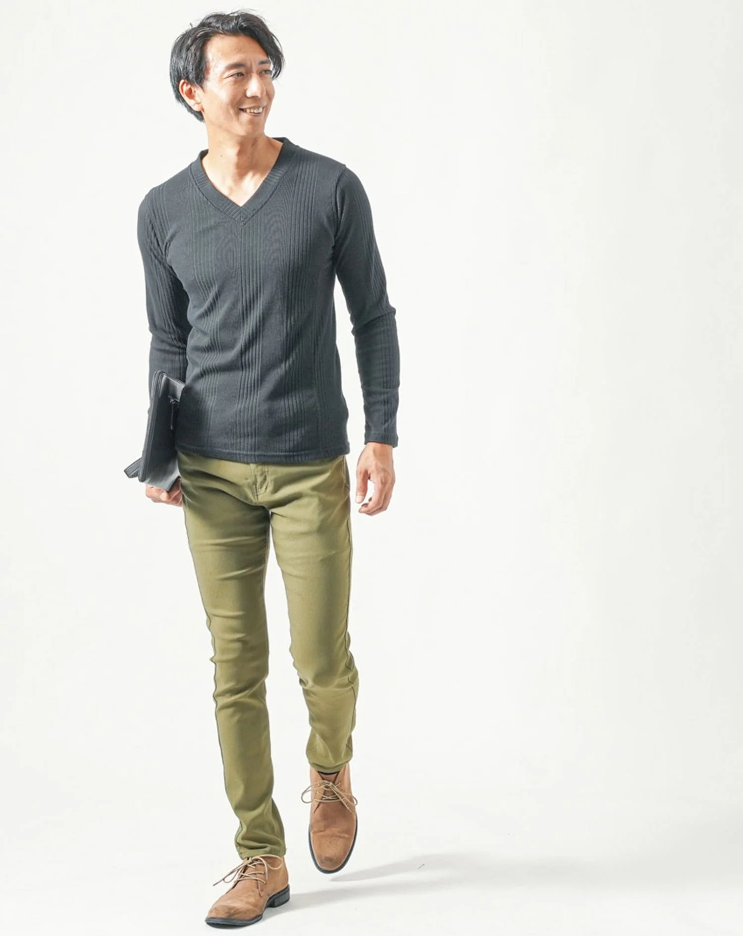 40代メンズ全身3点コーデセット　グレー長袖ジャケット×黒長袖Tシャツ×カーキストレッチチノパンツ - Image 5