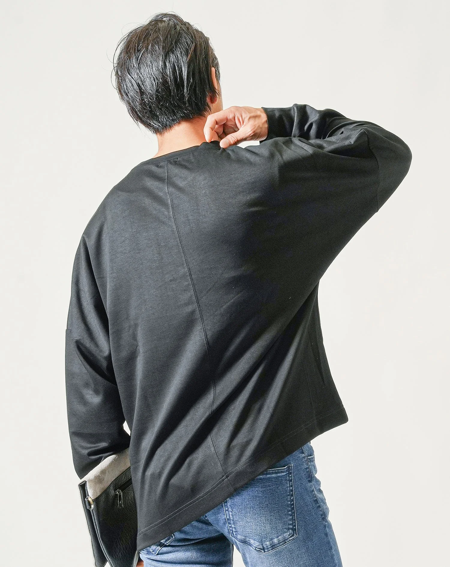 ドルマンスリーブオーバーサイズクルーネック長袖Tシャツ - Image 15