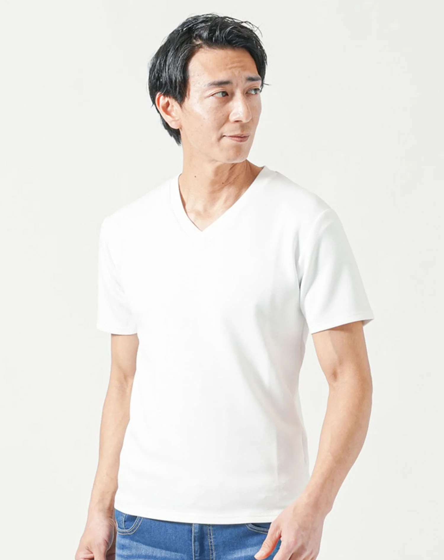 接触冷感＆乳首が透けにくいスリムフィット半袖VネックTシャツ - Image 21
