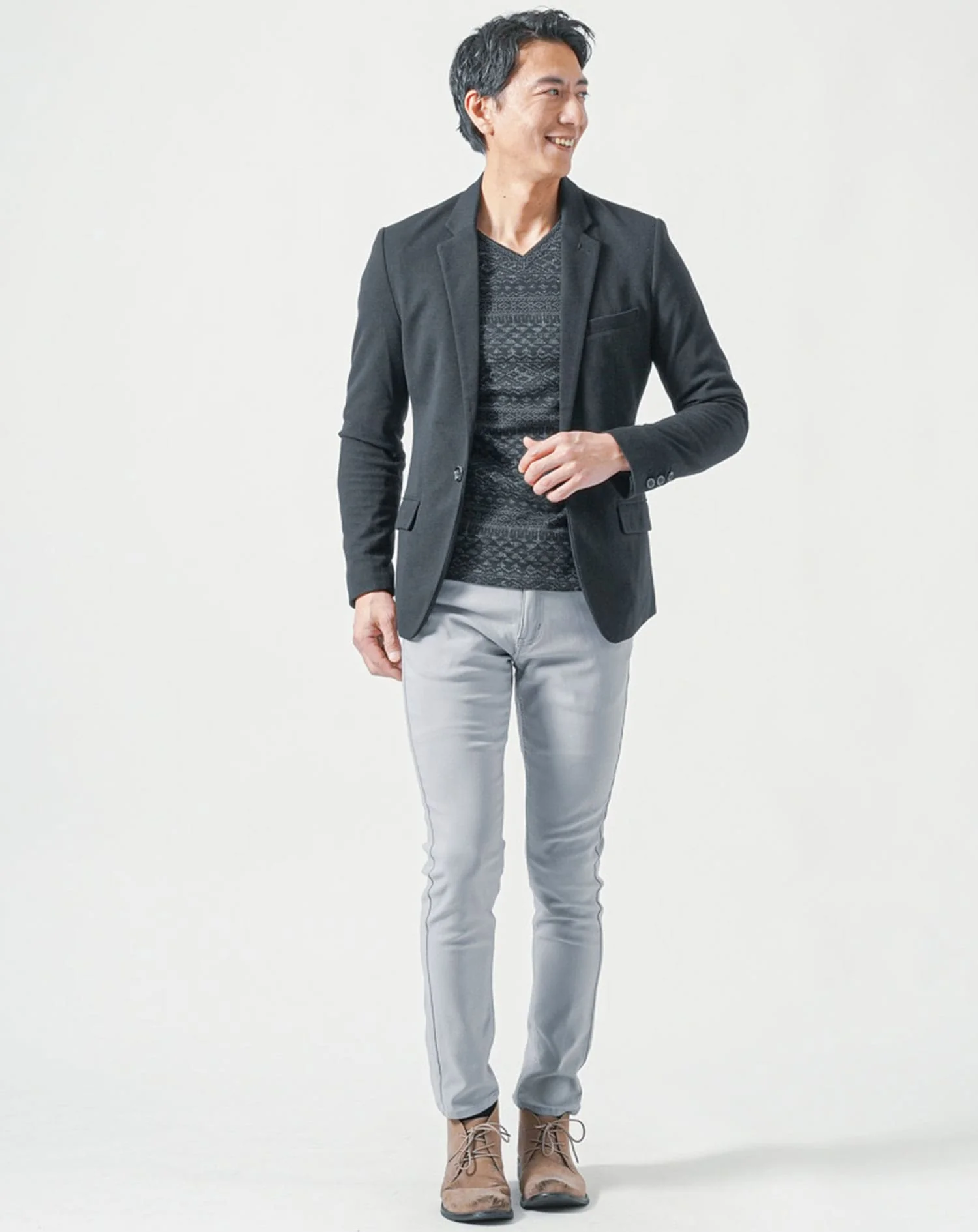 50代メンズ全身3点コーデセット　黒長袖テーラードジャケット×黒長袖Tシャツ×グレーストレッチチノパンツ - Image 3