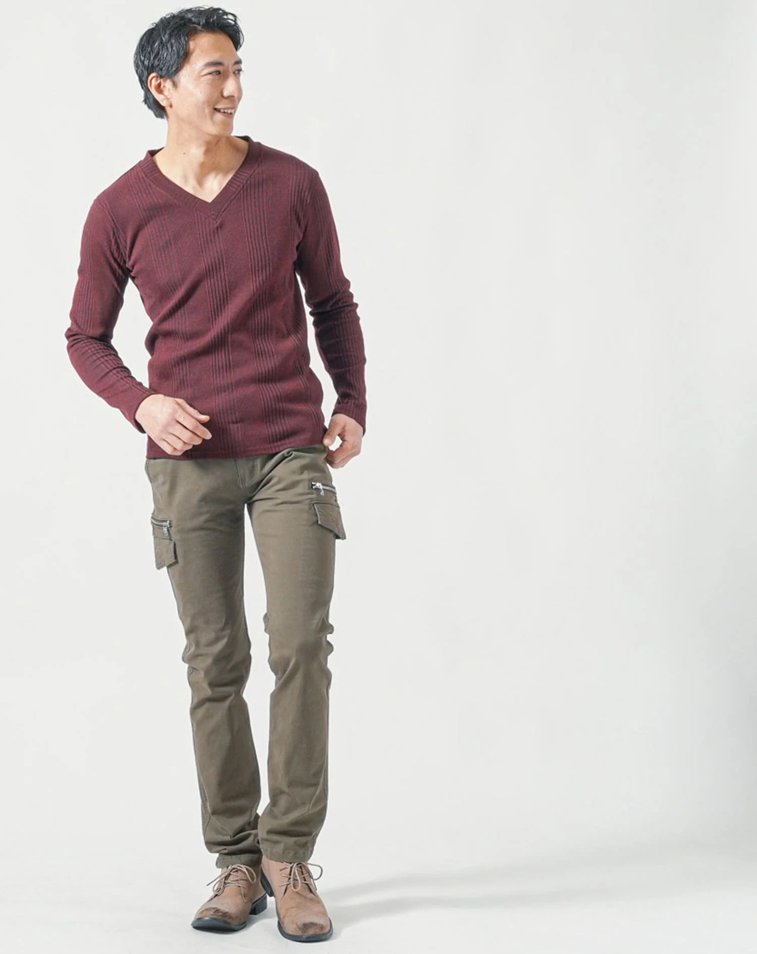 50代メンズ全身3点コーデセット　黒長袖パーカー×ワイン長袖Tシャツ×カーキカーゴパンツ - Image 5