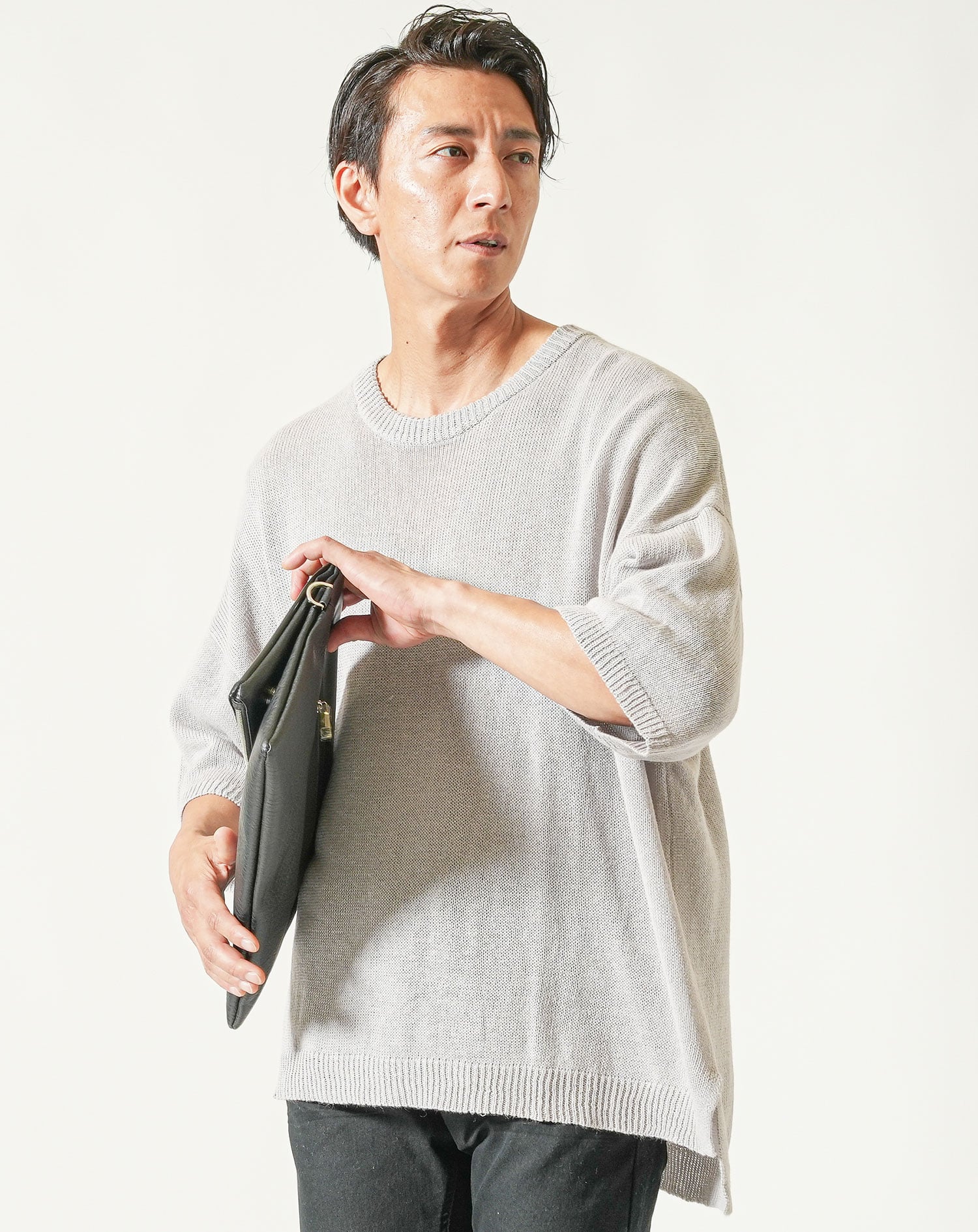 がっちり体型夏の3点コーデセット ブルー5分袖サマーニットTシャツ×グレー5分袖サマーニットTシャツ×黒ストレッチチノパンツ - Image 7