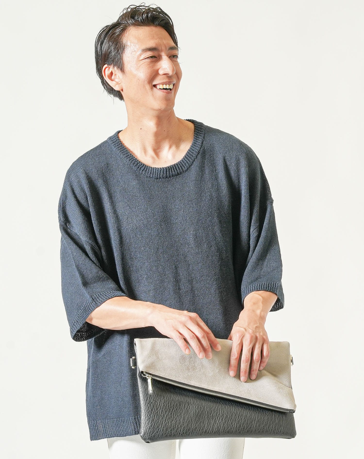 がっちり体型夏の3点コーデセット 黒5分袖サマーニットTシャツ×インディゴ5分袖サマーニットTシャツ×白ストレッチパンツ - Image 7