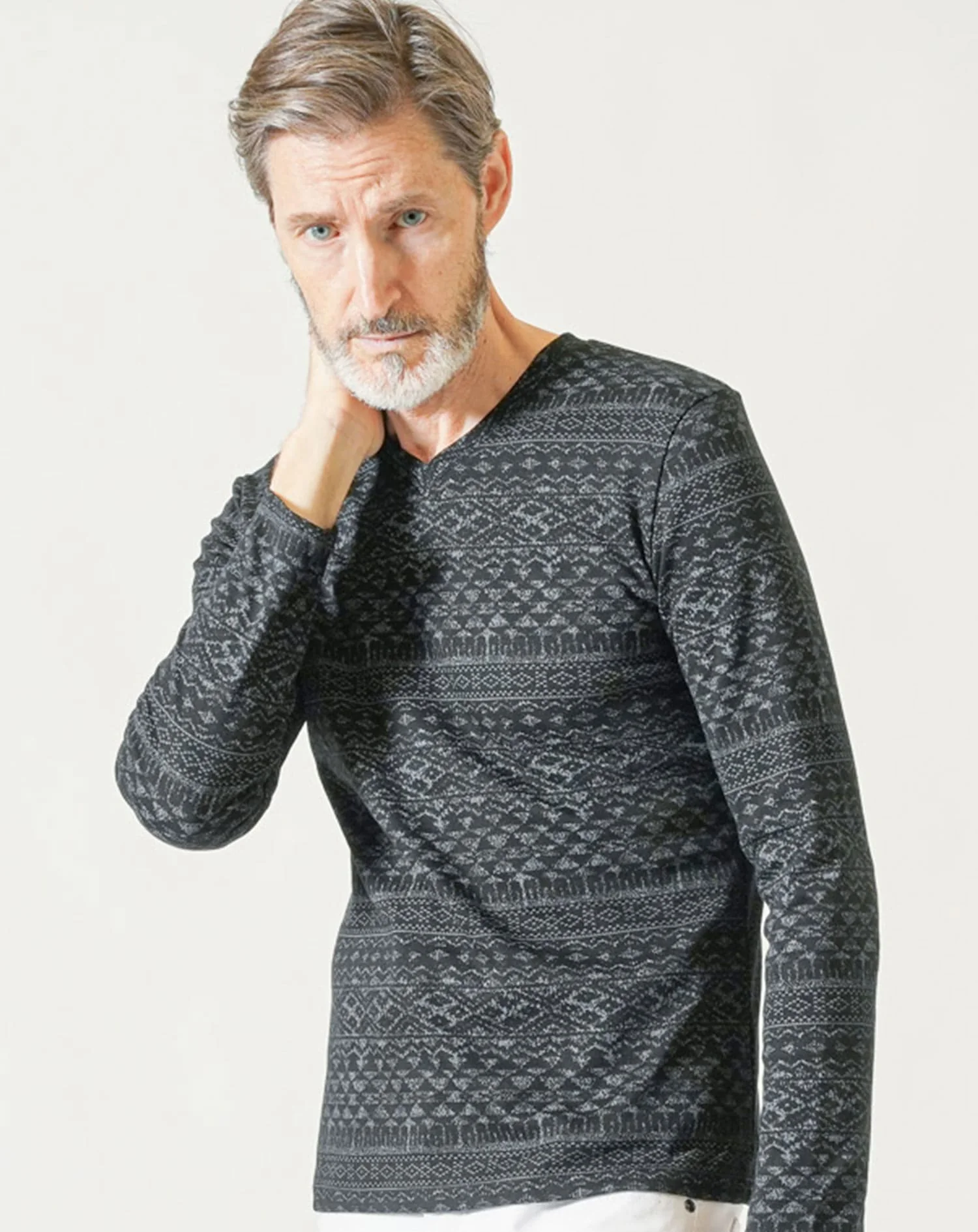 50代60代向け 長袖ジャガードデザインVネックＴシャツ - Image 2