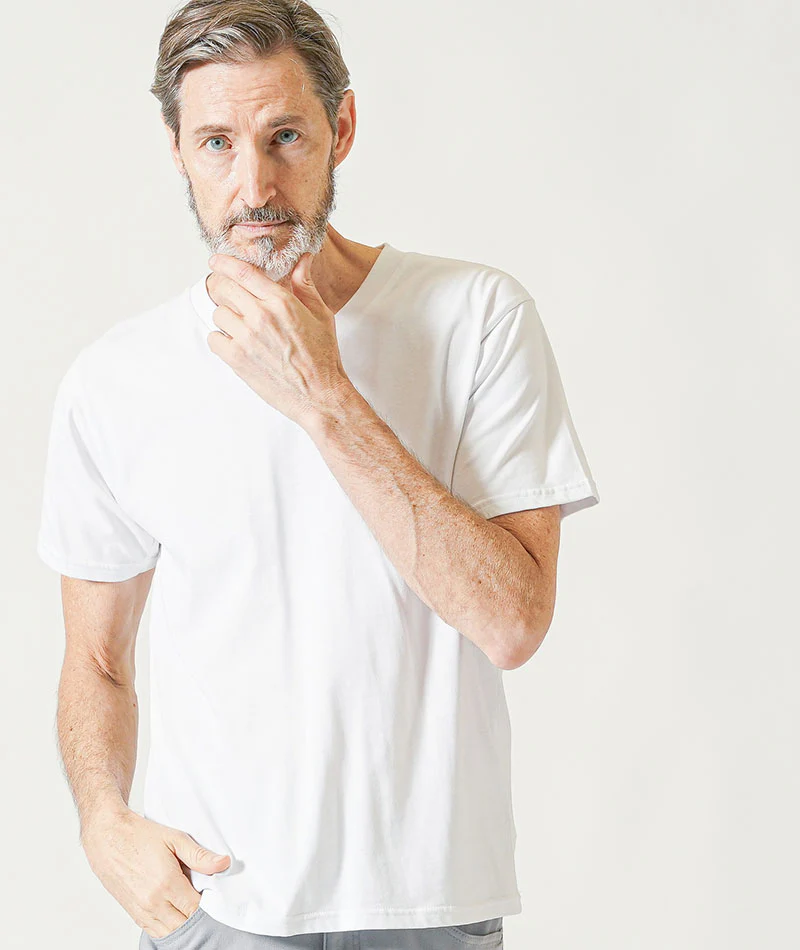 60代メンズ夏の3点コーデセット ネイビー7分袖シャツ×白半袖VネックTシャツ×グレーストレッチチノパンツ - Image 13
