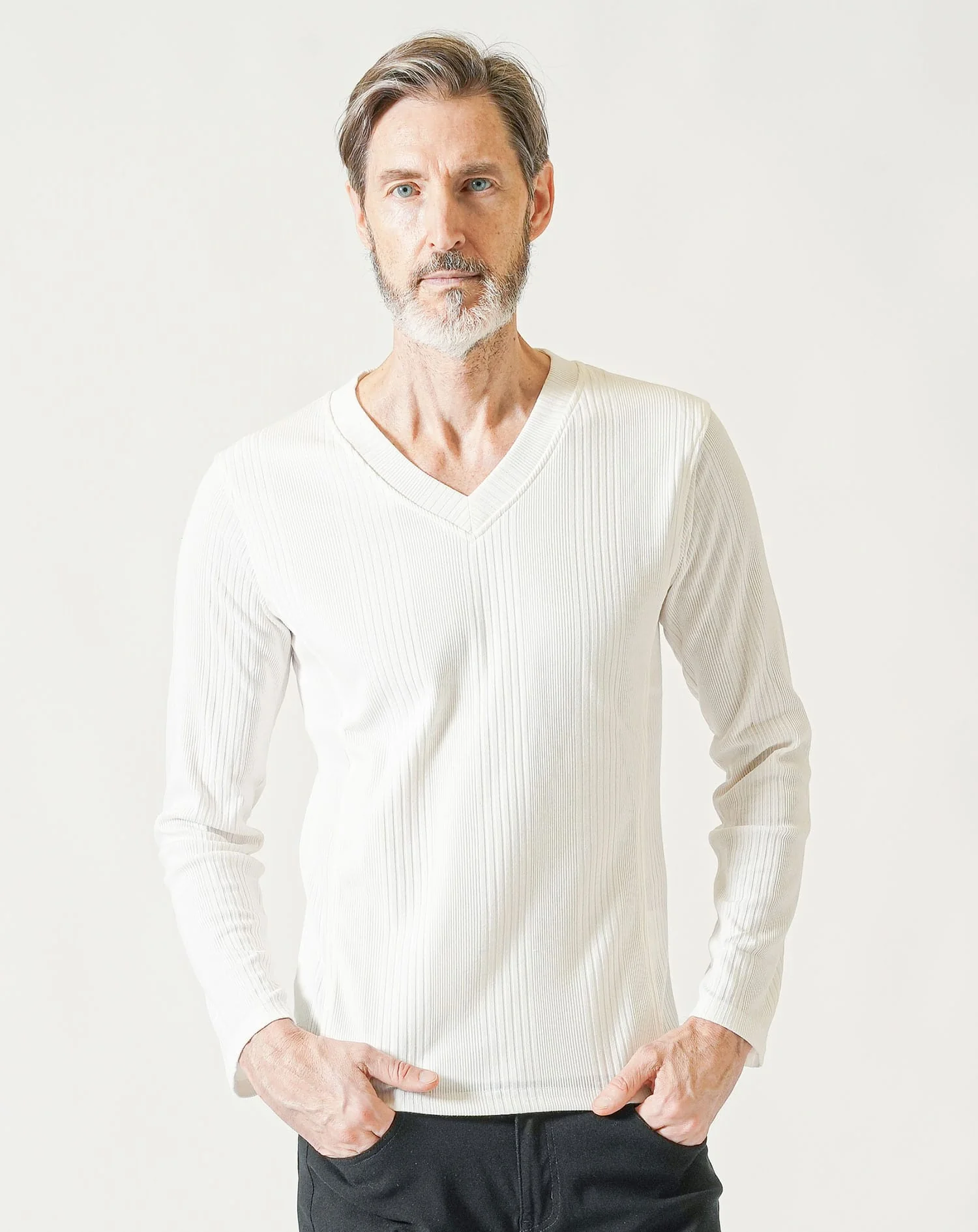 60代メンズ3点コーデセット 黒長袖テーラードジャケット×白長袖VネックTシャツ×黒ストレッチテーパードパンツ - Image 7