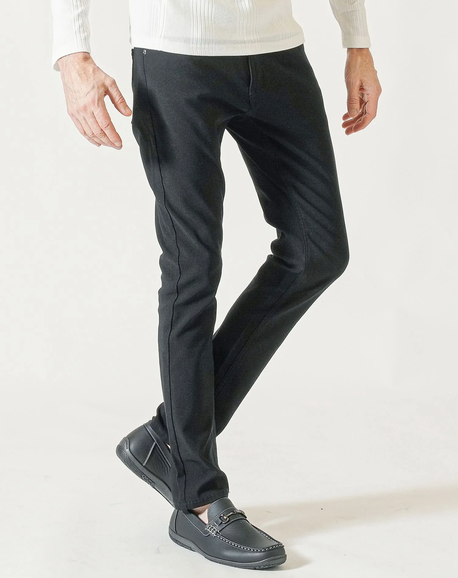 60代メンズ3点コーデセット 黒長袖テーラードジャケット×白長袖VネックTシャツ×黒ストレッチテーパードパンツ - Image 8