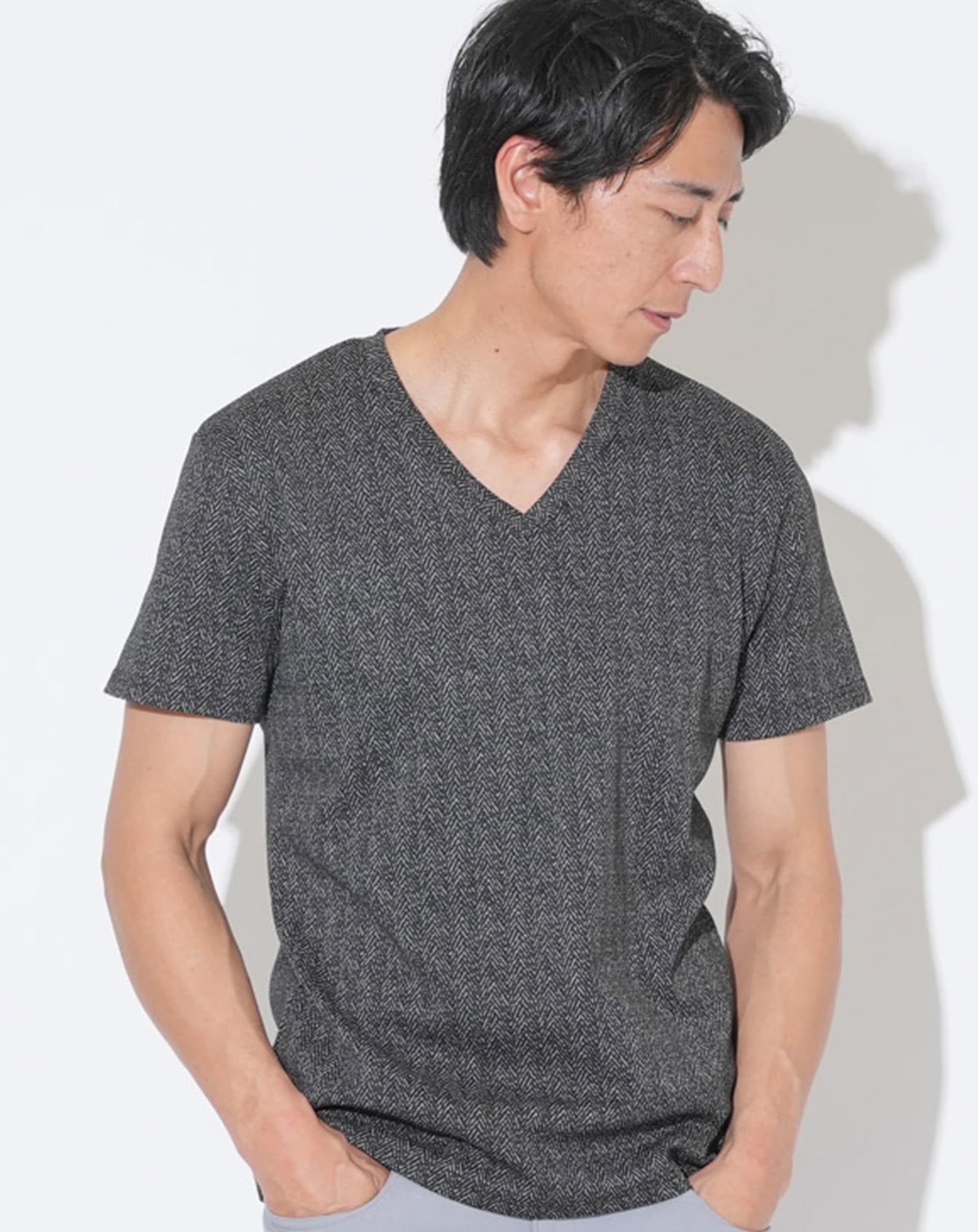 ラフヘリンボーンVネック半袖Tシャツ - Image 14